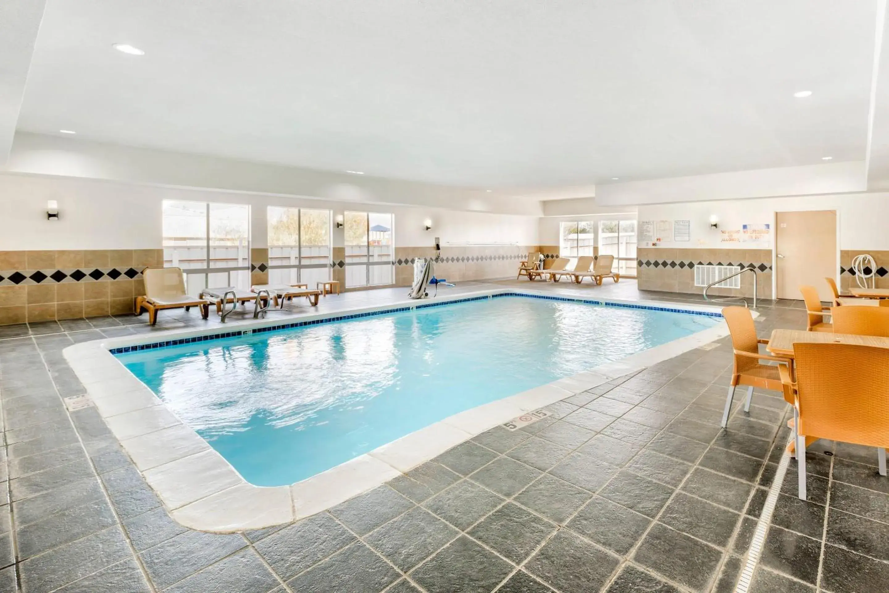 Swimming pool in Comfort Suites Pecos Swimming pool in Comfort Suites Pecos