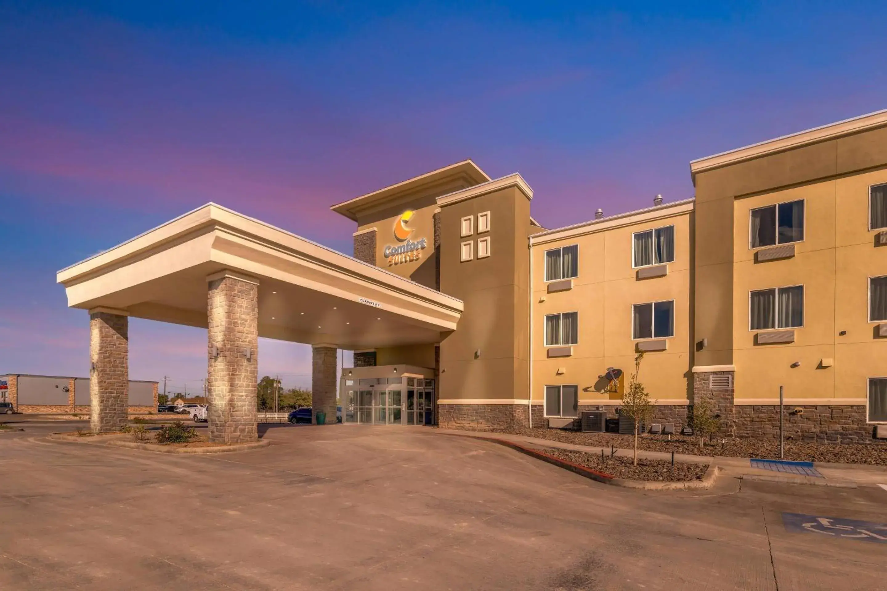 Property building in Comfort Suites Pecos Property building in Comfort Suites Pecos