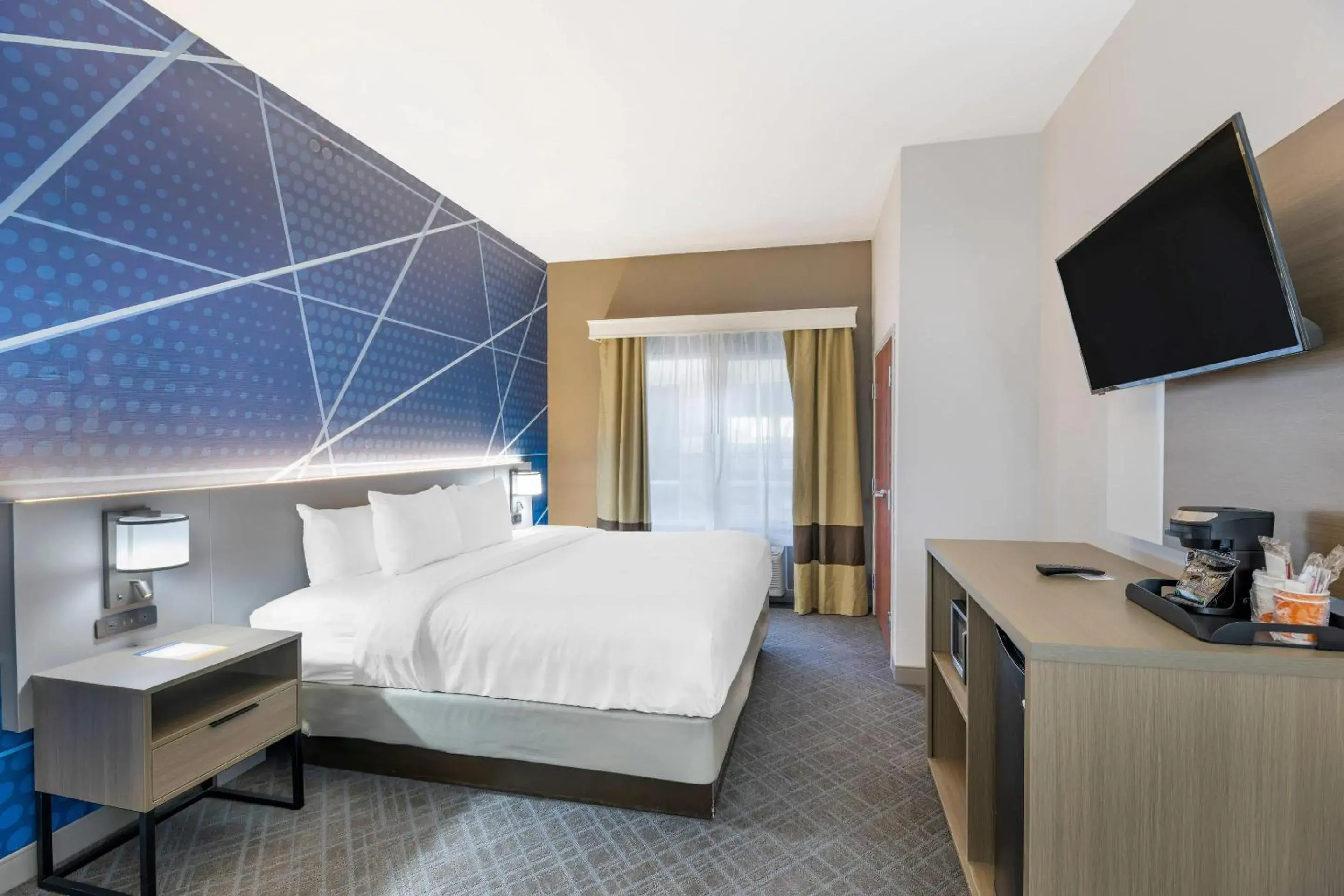 Bedroom, Bed in Comfort Suites Pecos Bedroom, Bed in Comfort Suites Pecos