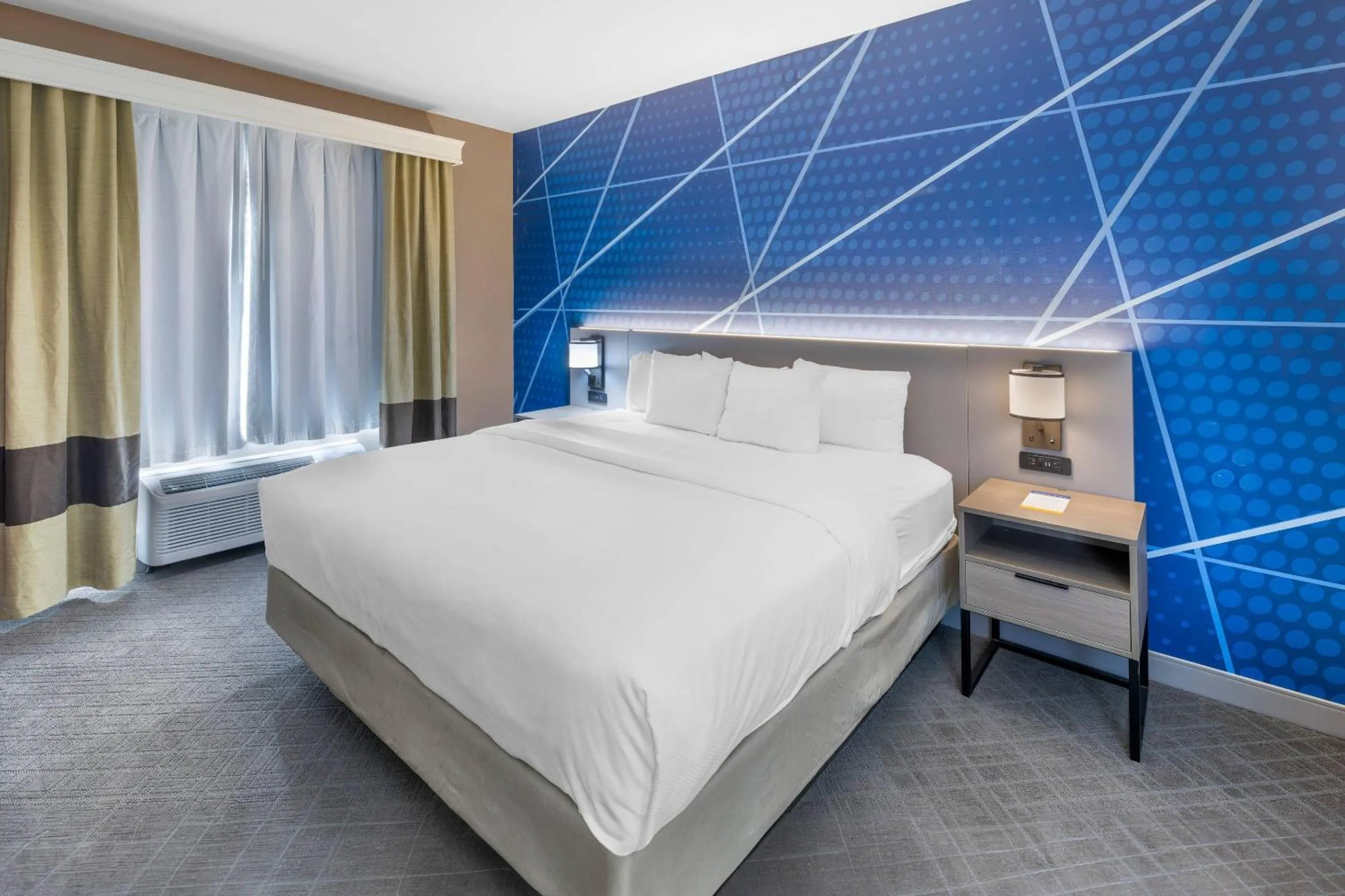 Bedroom, Bed in Comfort Suites Pecos