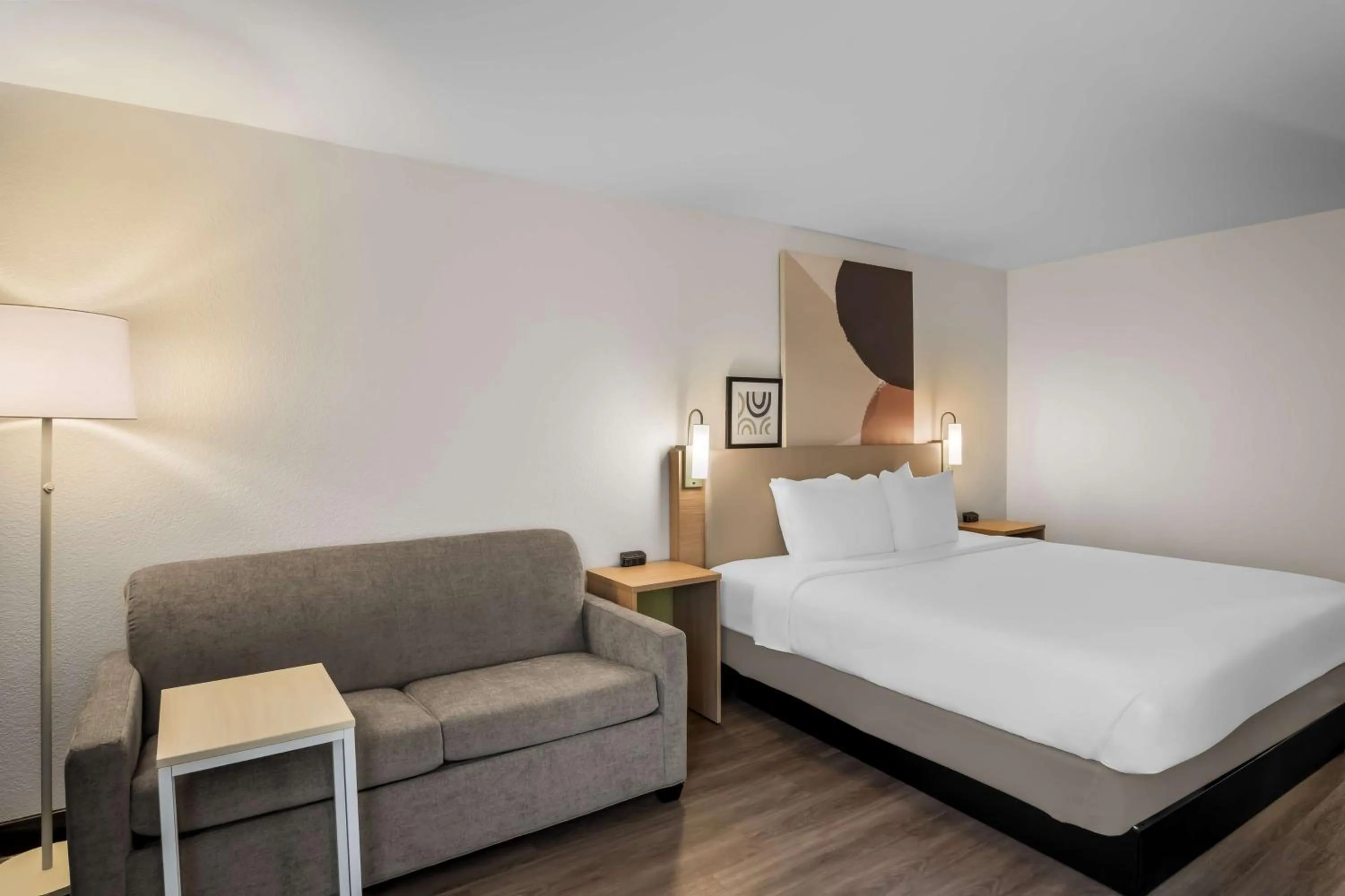 Living room, Bed in Wingate by Wyndham Richardson