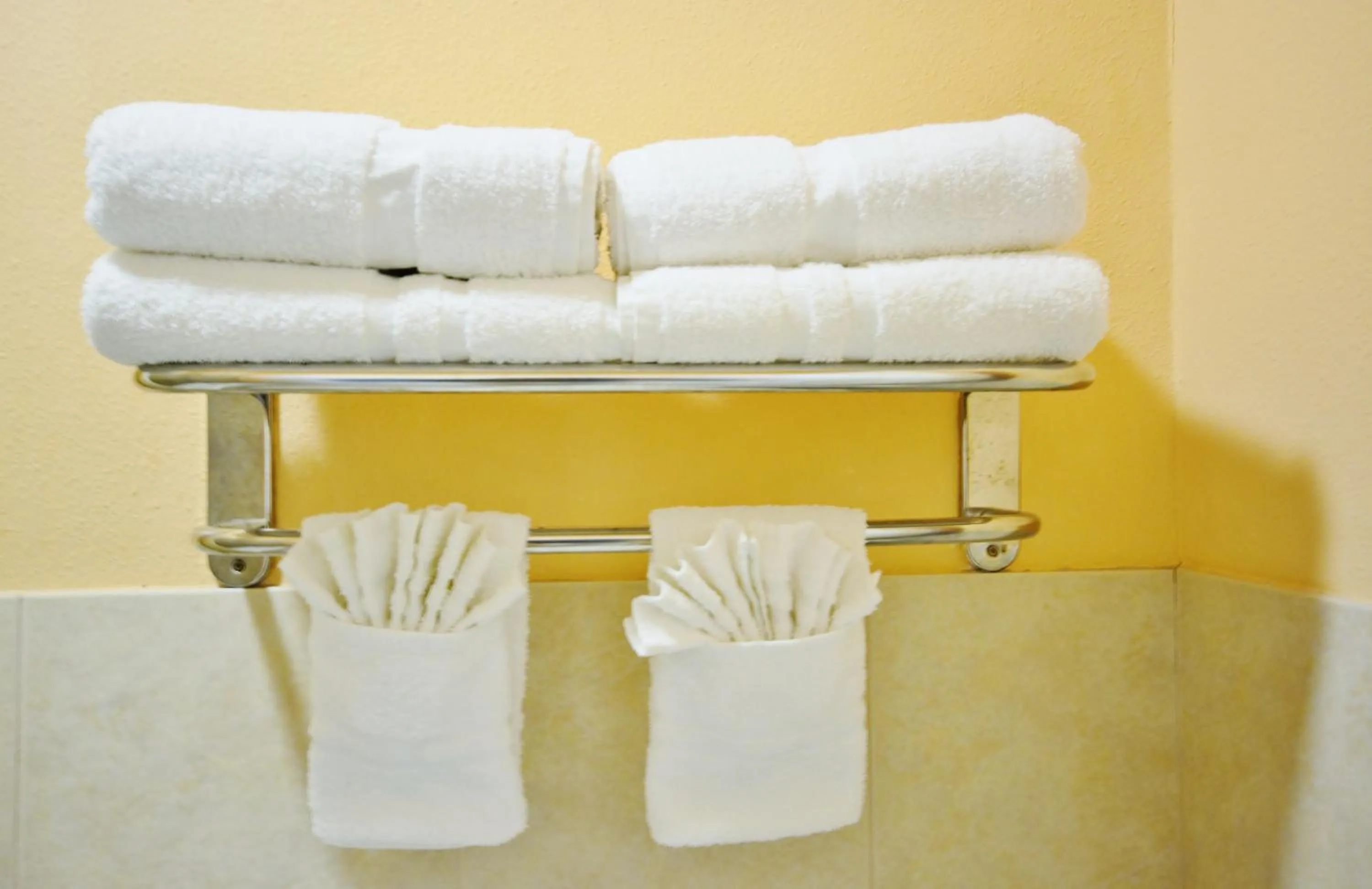 Queen Room with Two Queen Beds - Non-Smoking in Scottish Inn and Suites Alvin