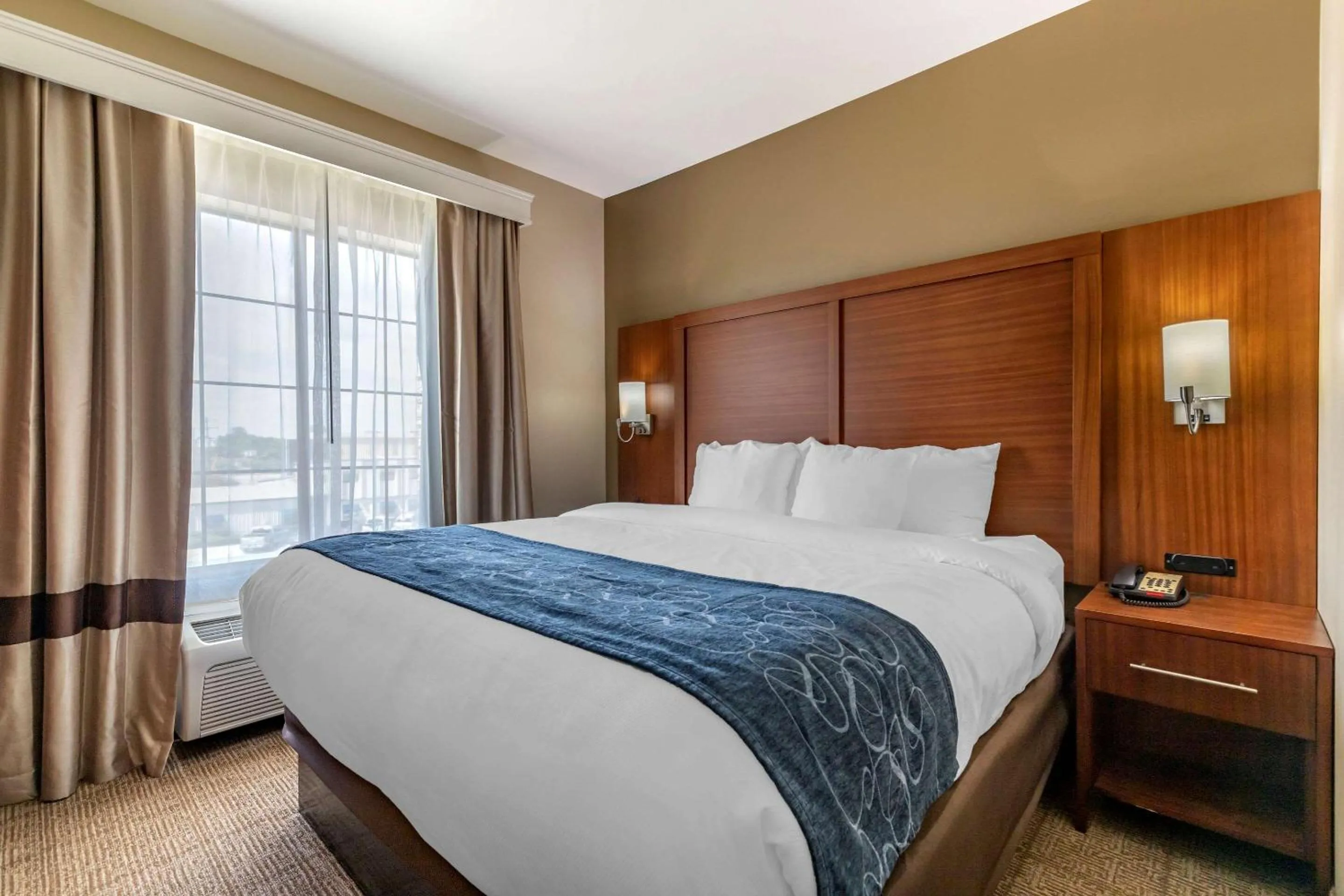 Photo of the whole room, Bed in Comfort Suites Buda - Austin South