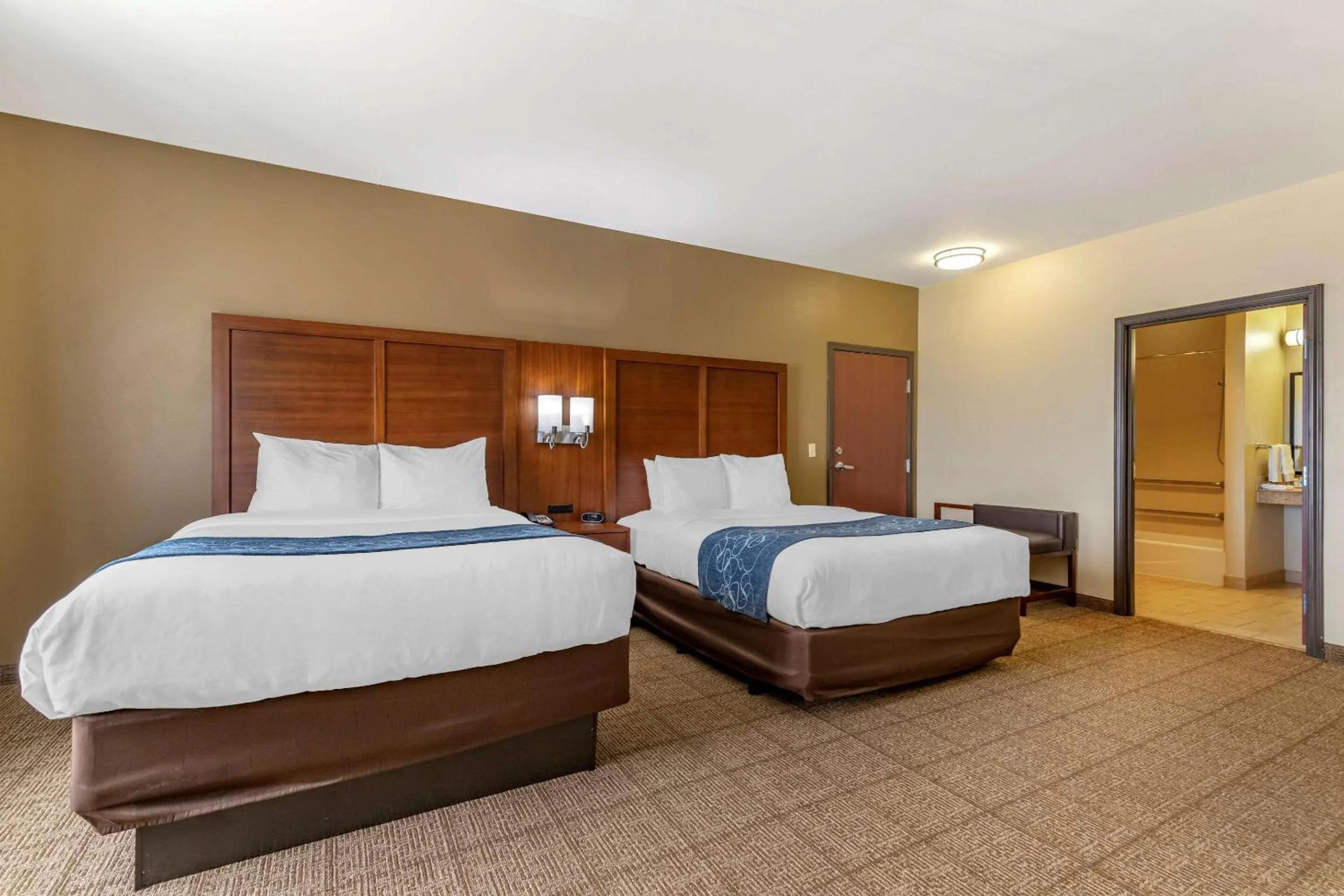 Photo of the whole room, Bed in Comfort Suites Buda - Austin South