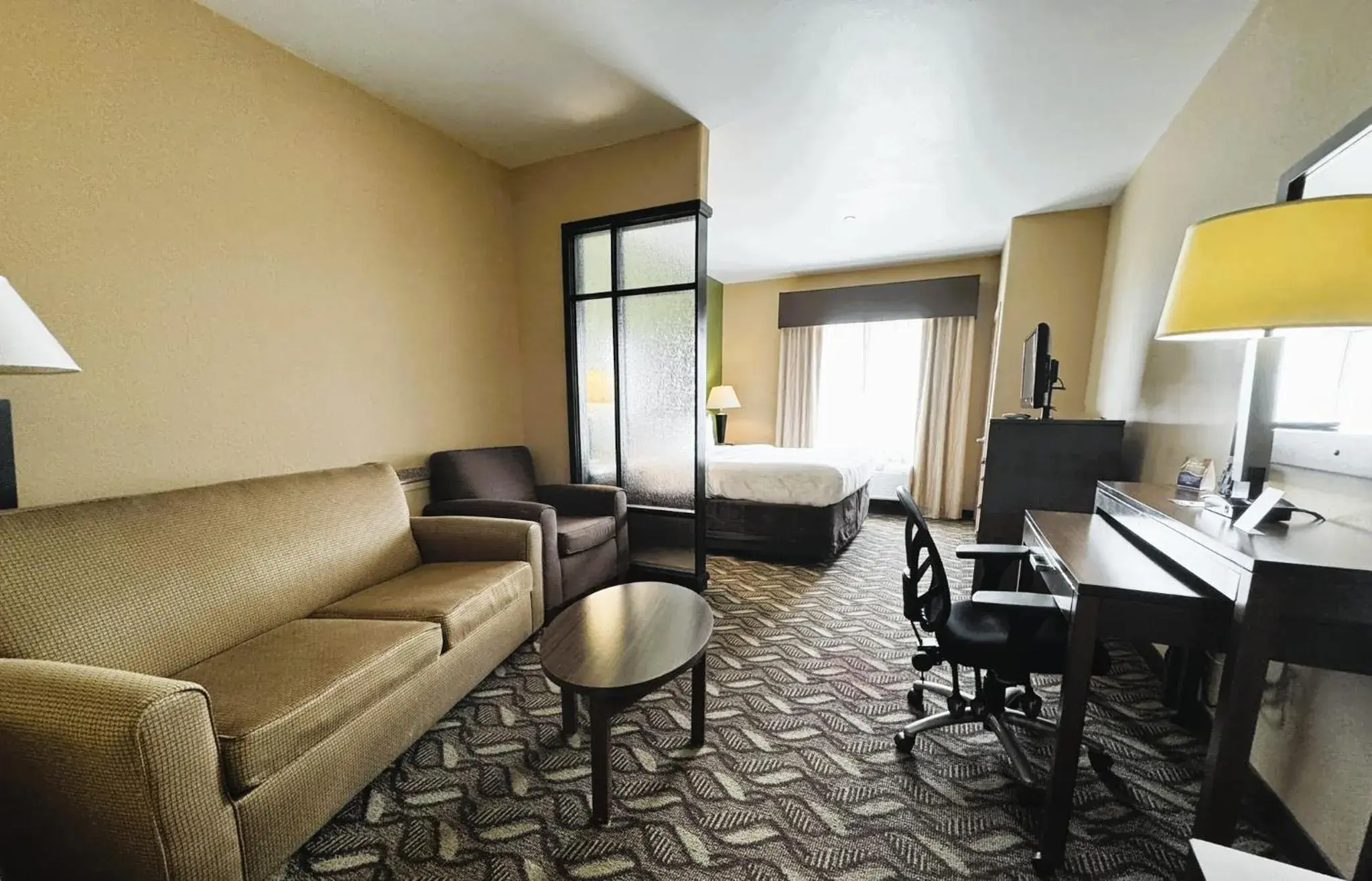 King Room with Mobility Access and Bathtub with Grab Bars, Non-Smoking in Baymont by Wyndham Jewett King Room with Mobility Access and Bathtub with Grab Bars, Non-Smoking in Baymont by Wyndham Jewett