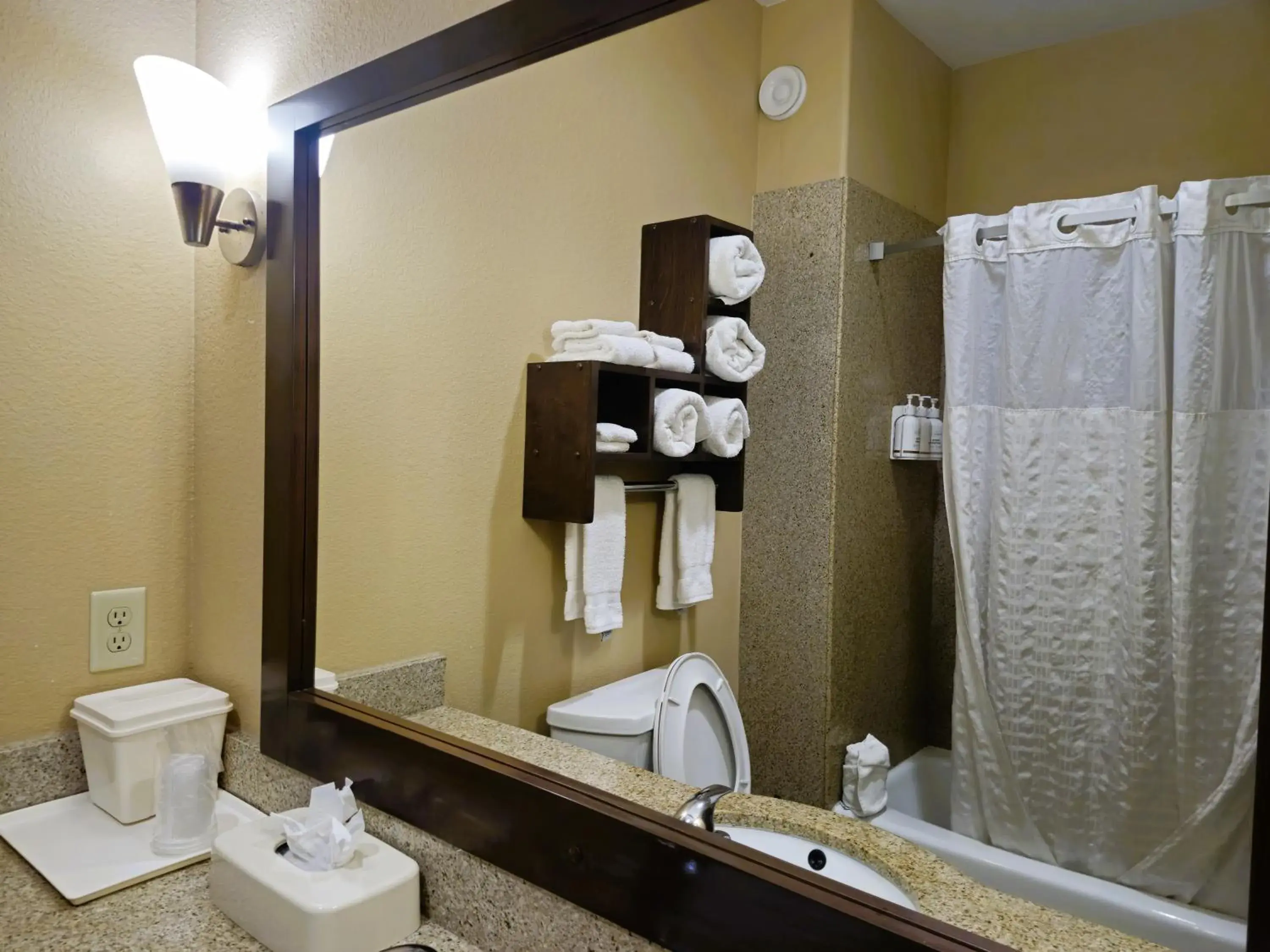 King Studio Suite with One King Bed and Bathtub with Grab Bars - Non-Smoking in Baymont by Wyndham Jewett King Studio Suite with One King Bed and Bathtub with Grab Bars - Non-Smoking in Baymont by Wyndham Jewett