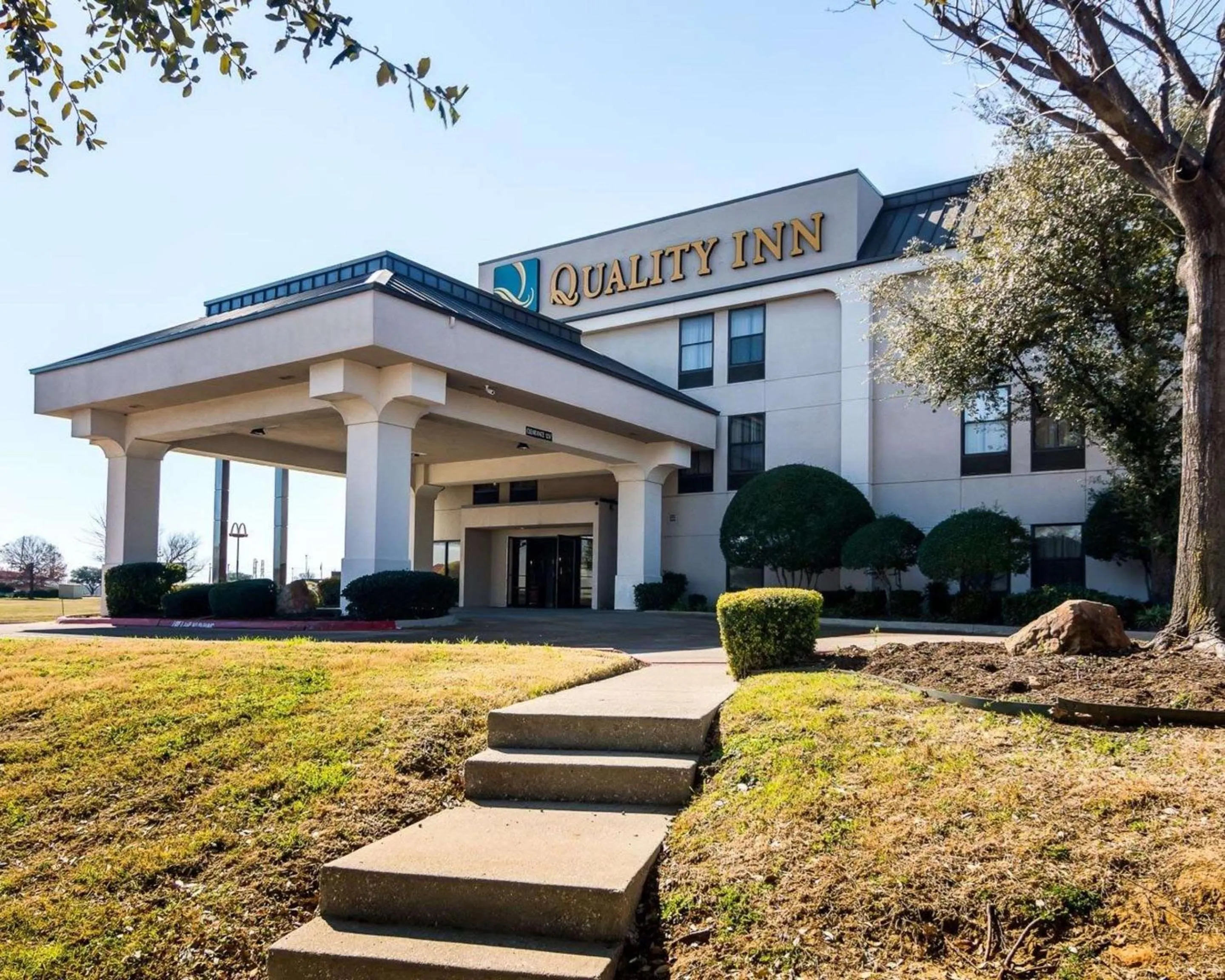 Property building in Days Inn by Wyndham Fort Worth North / Fossil Creek