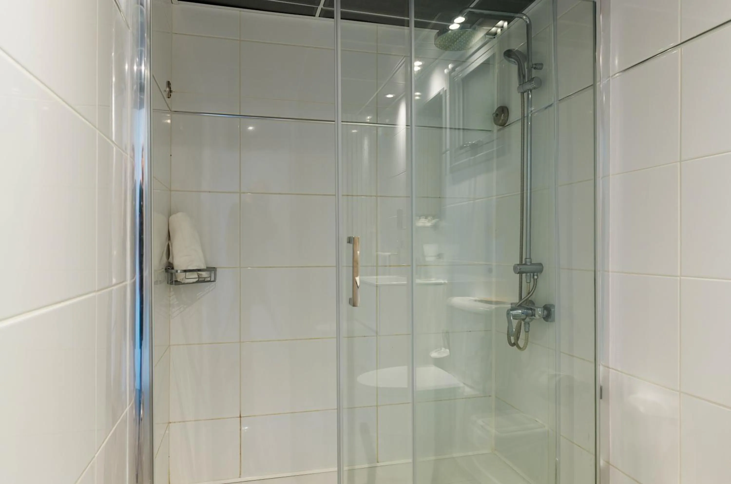 Bathroom in St George Beach Hotel & Spa Resort