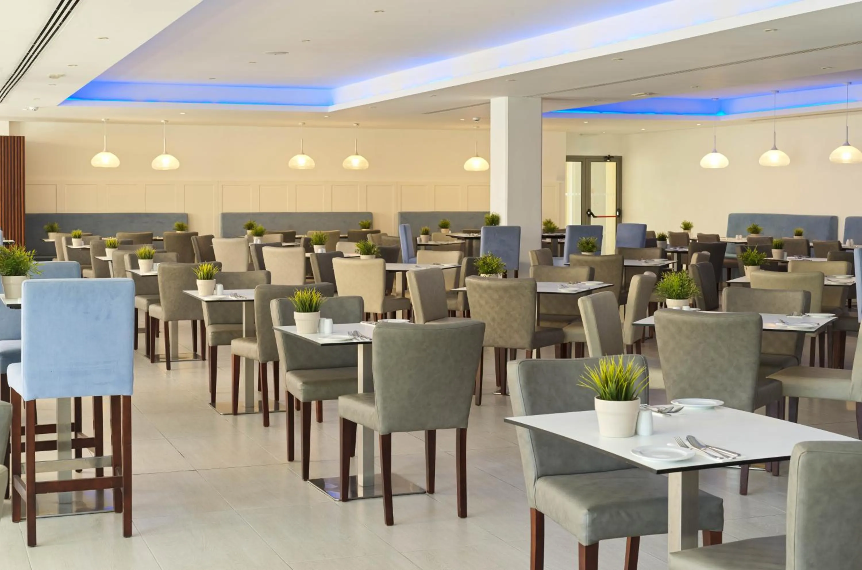 Restaurant/places to eat in St George Beach Hotel & Spa Resort