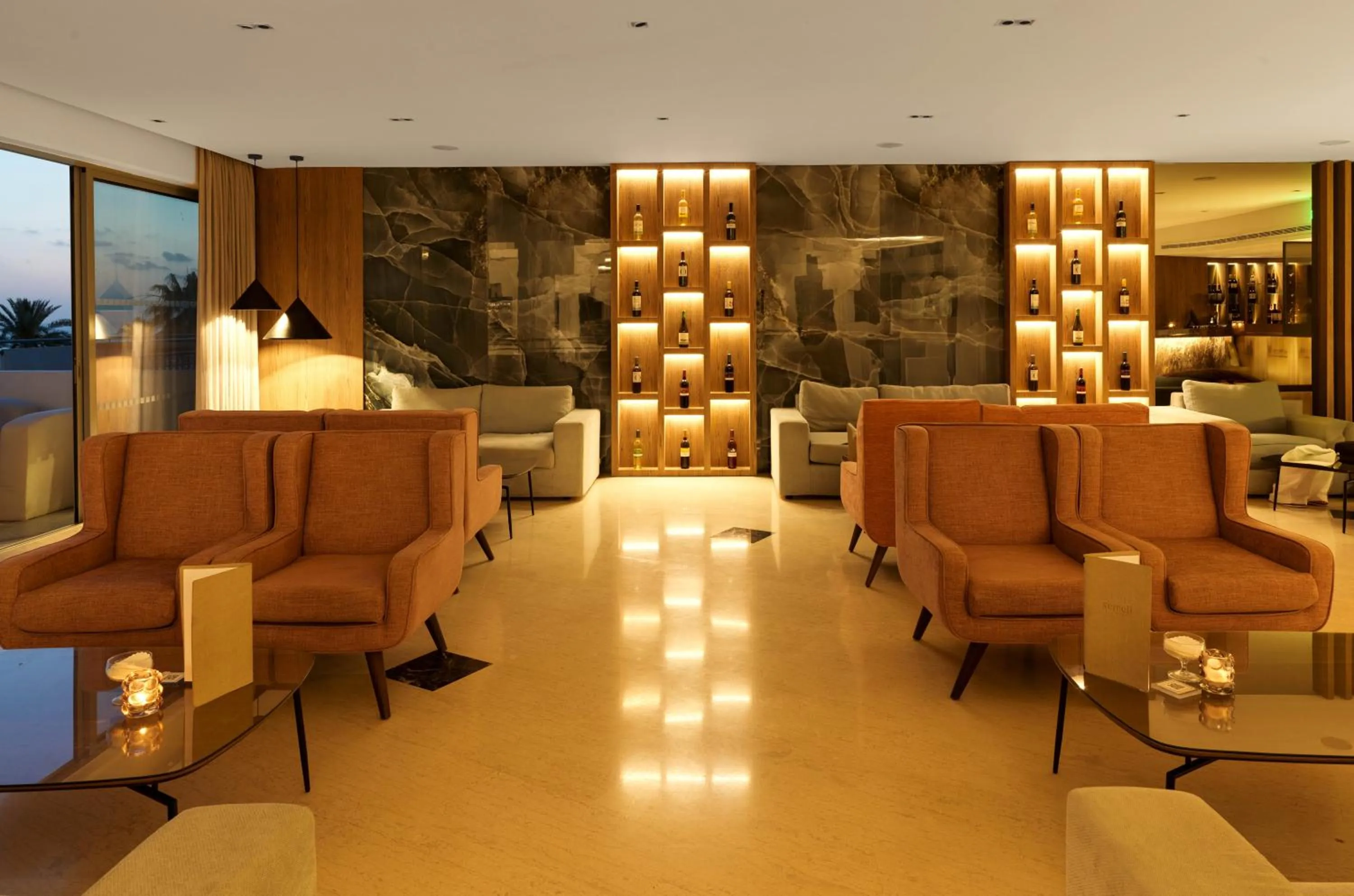 Lounge or bar in St George Beach Hotel & Spa Resort