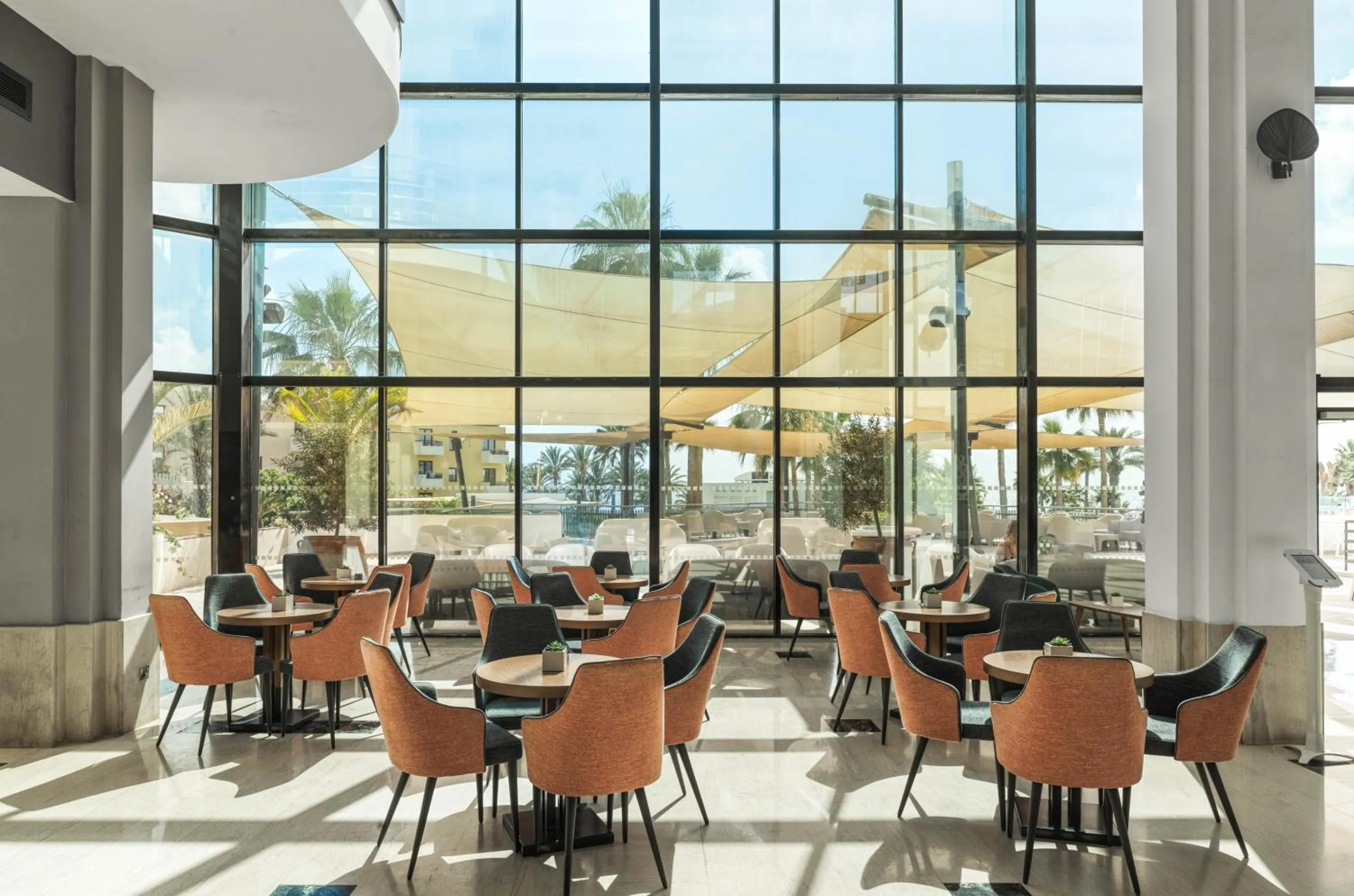 Restaurant/places to eat in St George Beach Hotel & Spa Resort