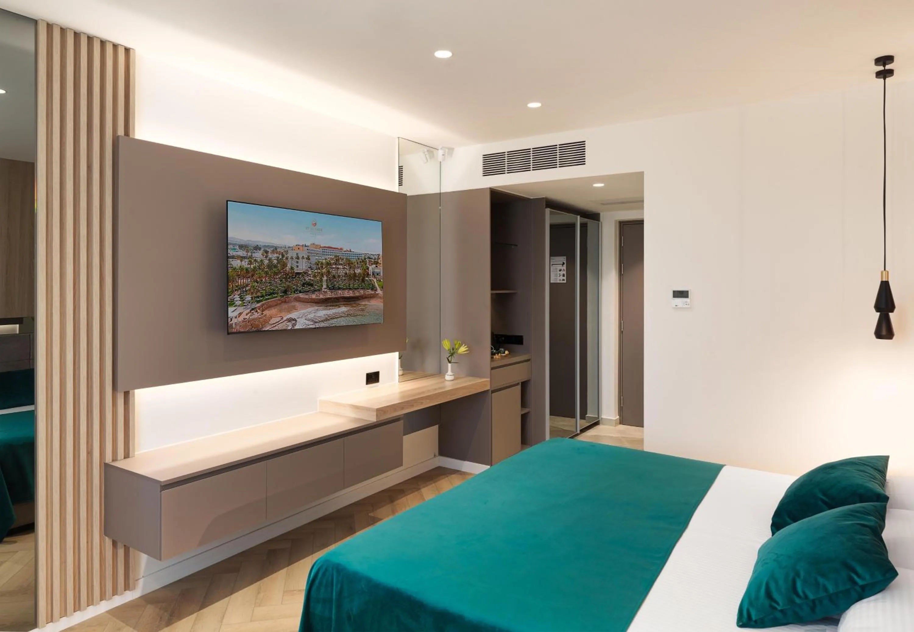 Bedroom, Bed in St George Beach Hotel & Spa Resort