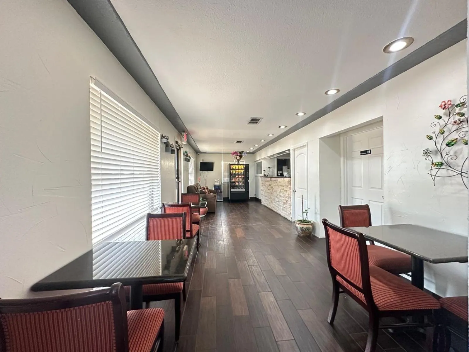 Lobby or reception in Rodeway Inn Gainesville I-35