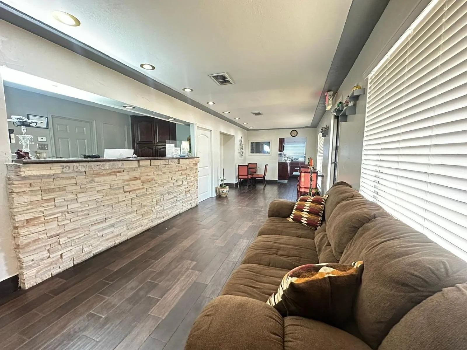 Lobby or reception in Rodeway Inn Gainesville I-35