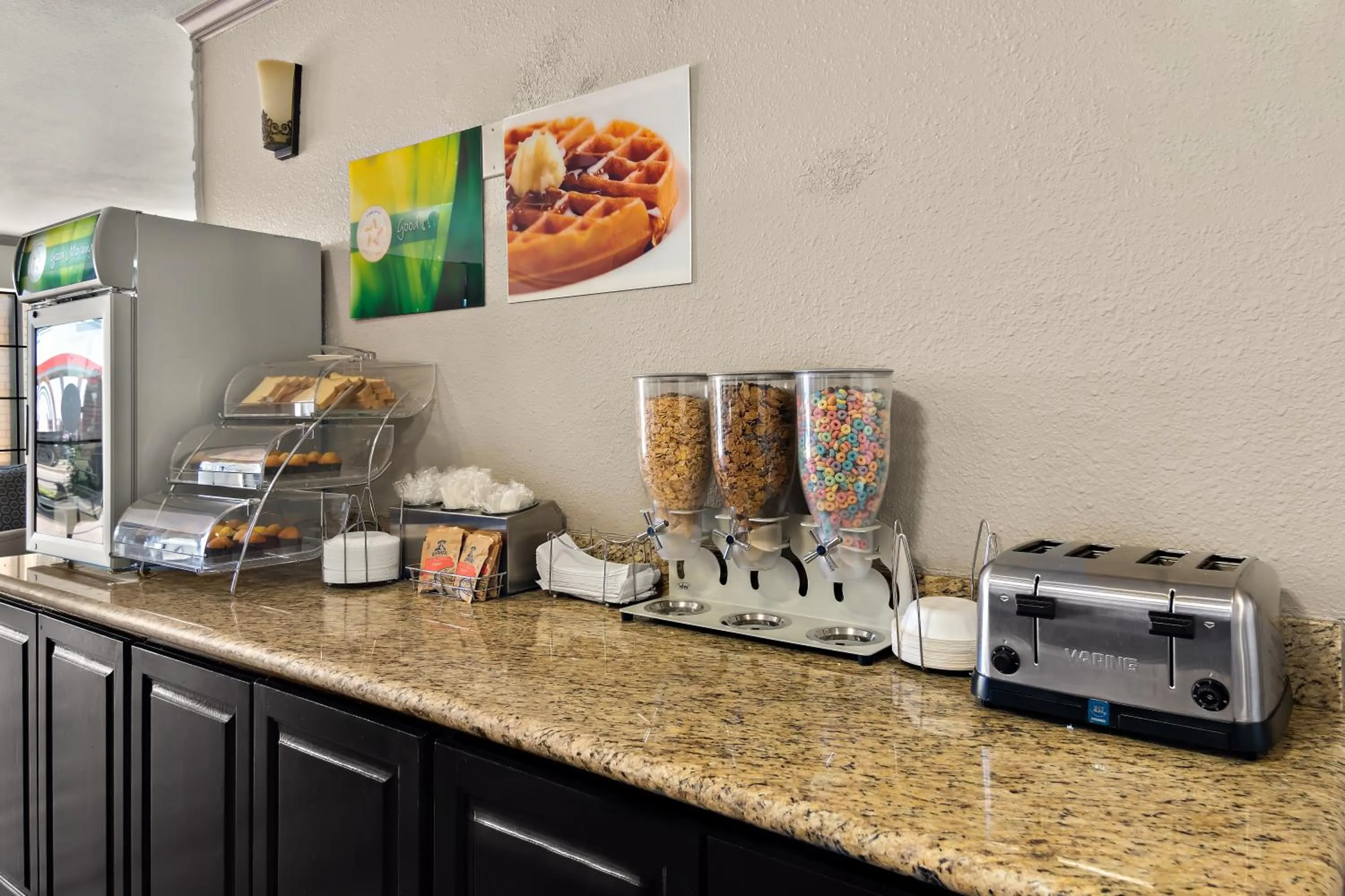Buffet breakfast in Quality Inn & Suites Weatherford