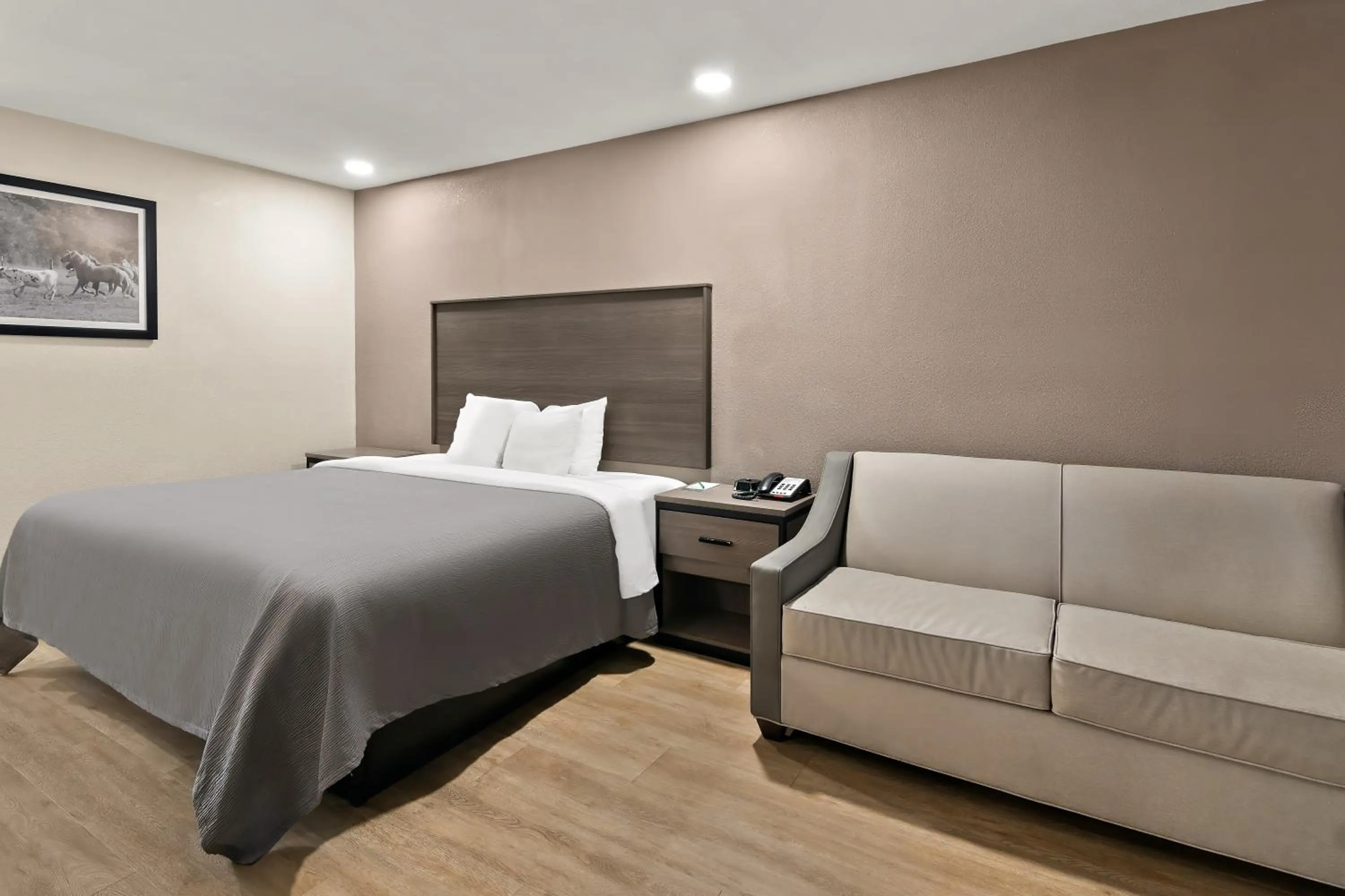 Bed in Quality Inn & Suites Weatherford