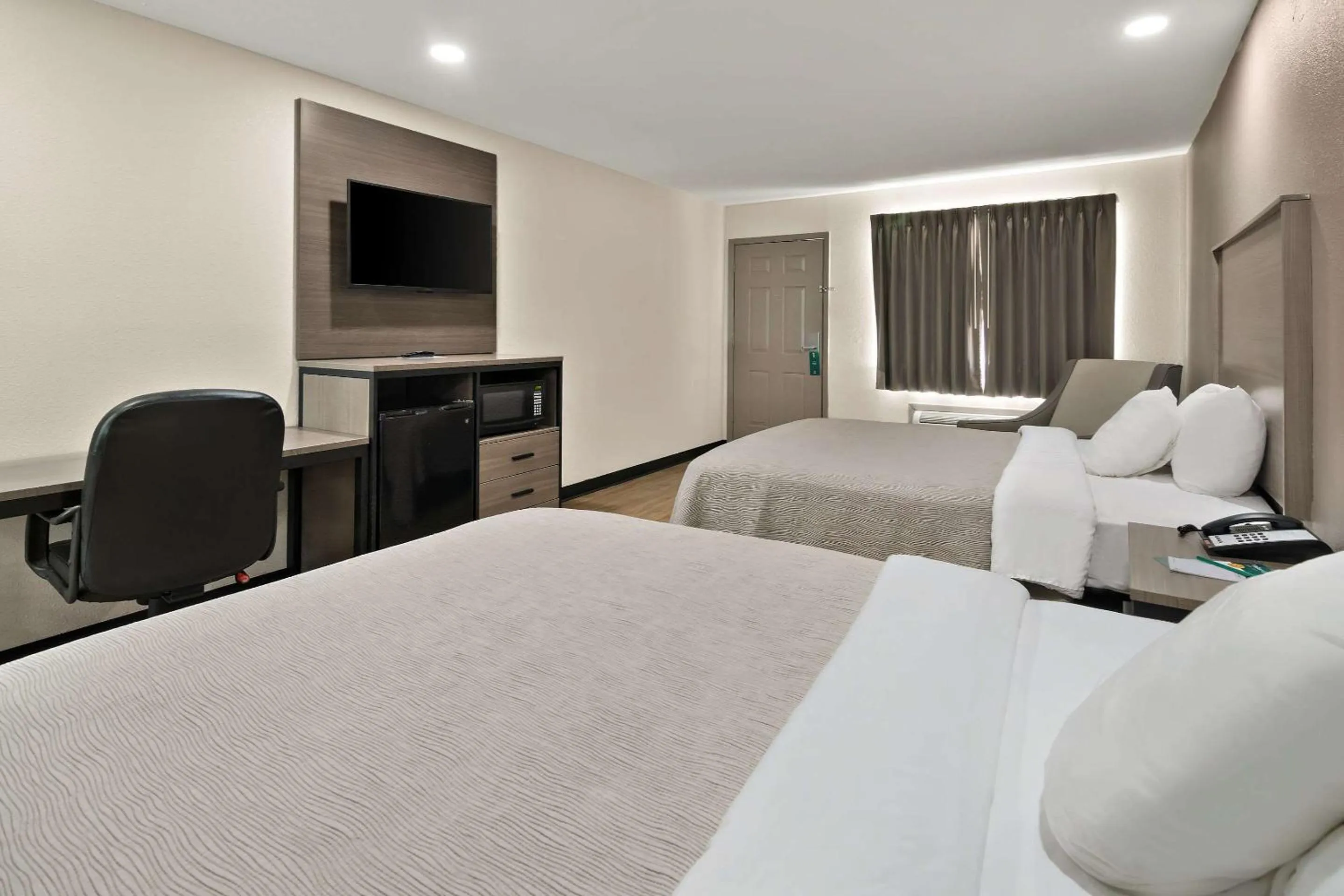 Bedroom, Bed in Quality Inn & Suites Weatherford