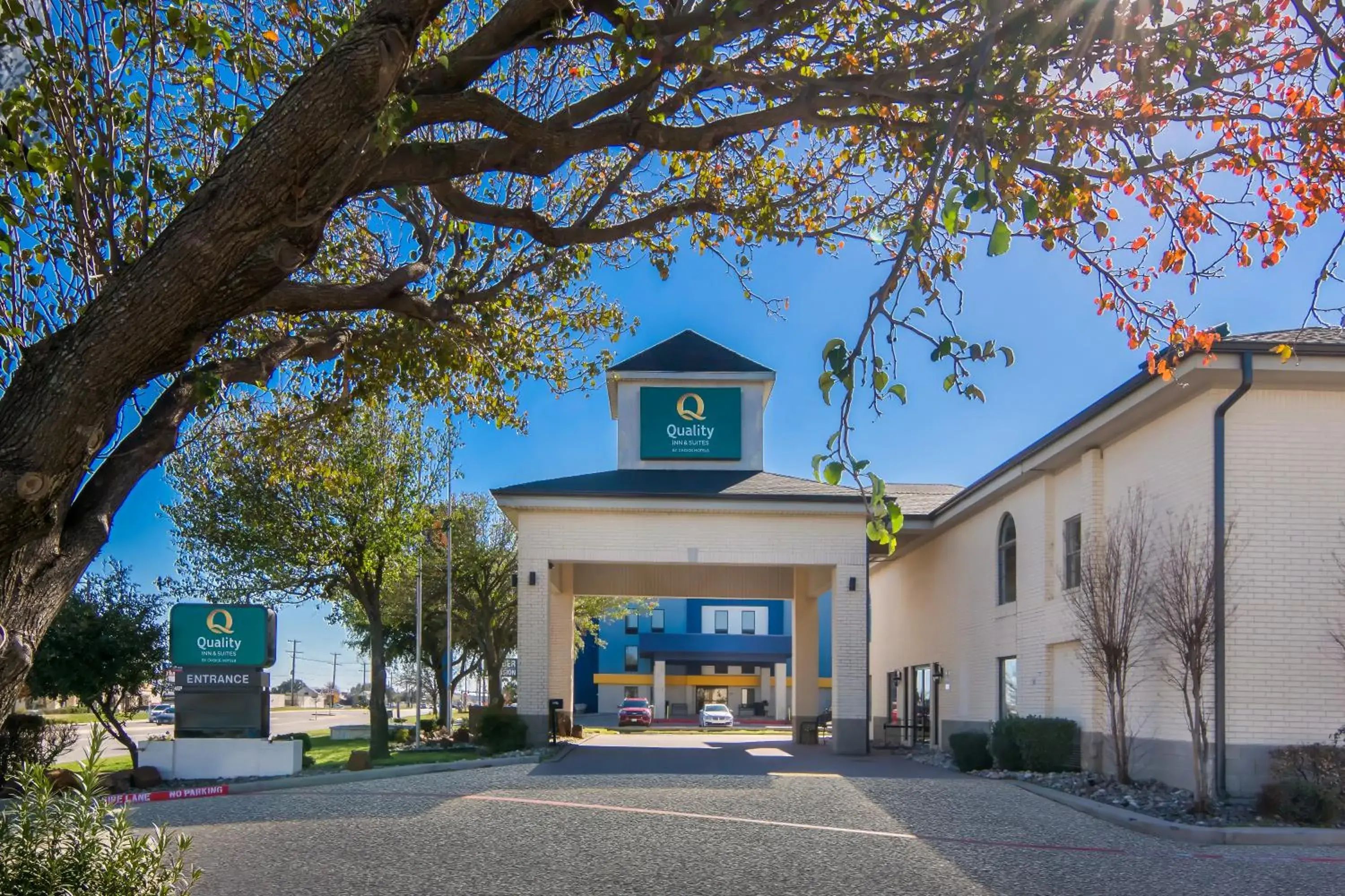 Property building in Quality Inn & Suites Weatherford Property building in Quality Inn & Suites Weatherford