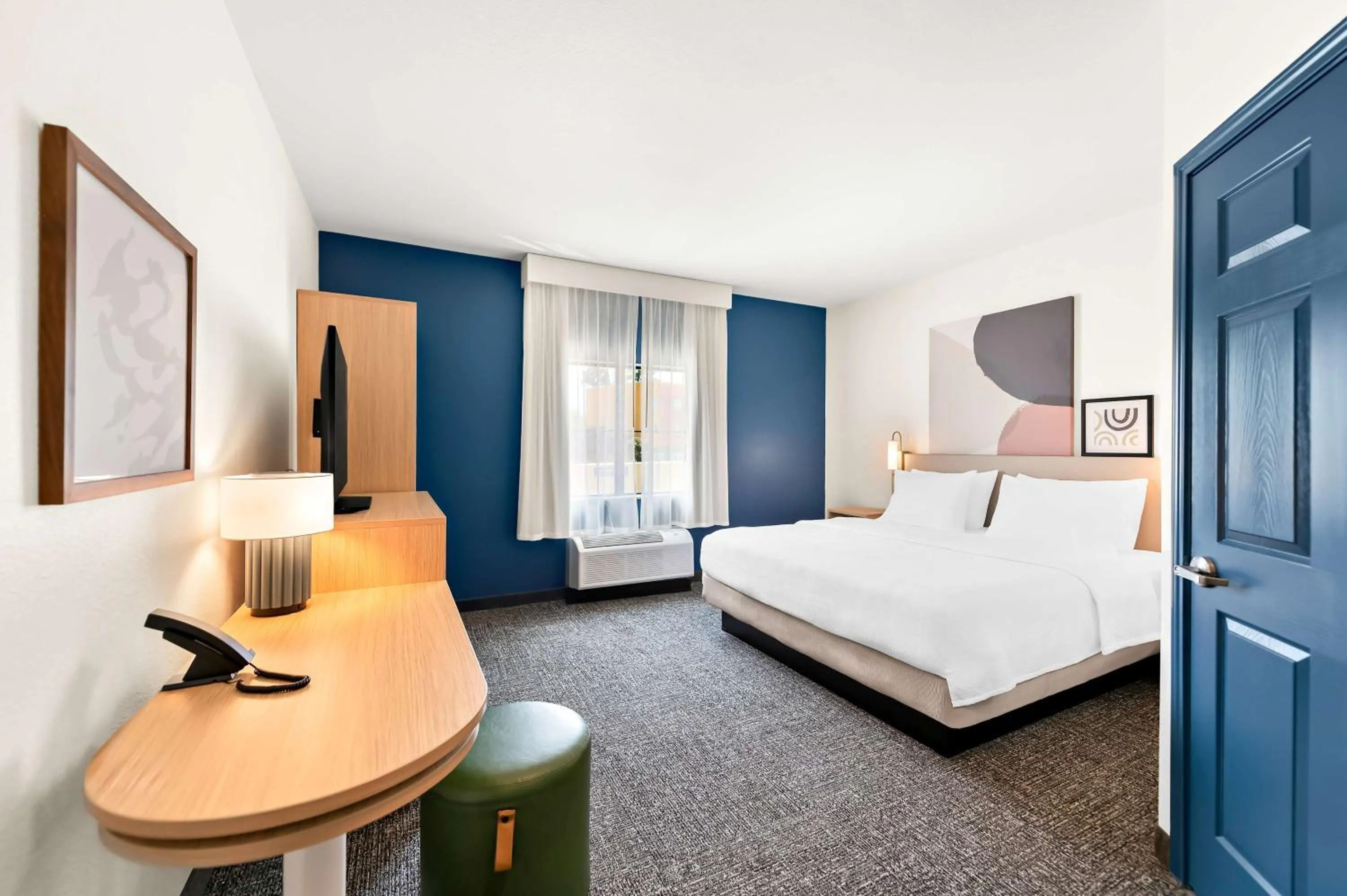 Bedroom, Bed in Hawthorn Suites by Wyndham Longview