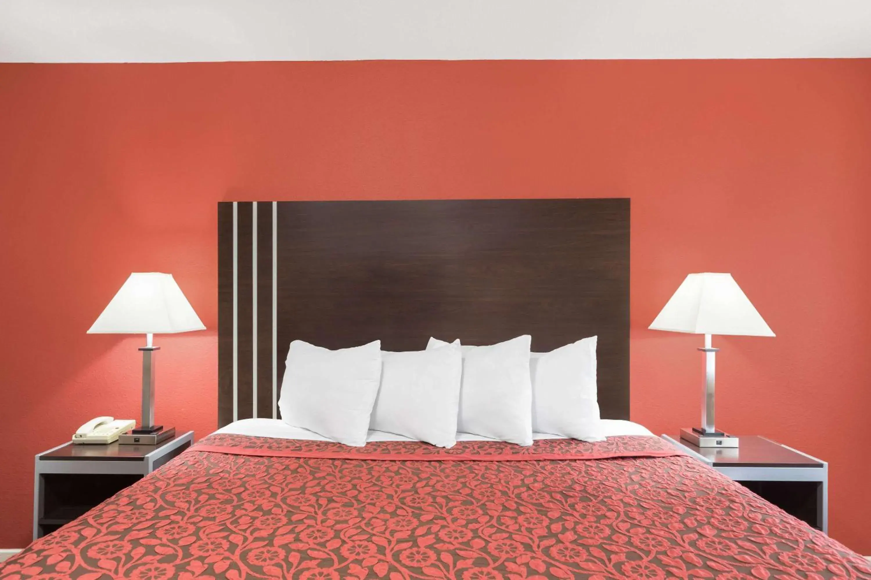 Photo of the whole room, Bed in Days Inn by Wyndham College Station University Drive Photo of the whole room, Bed in Days Inn by Wyndham College Station University Drive