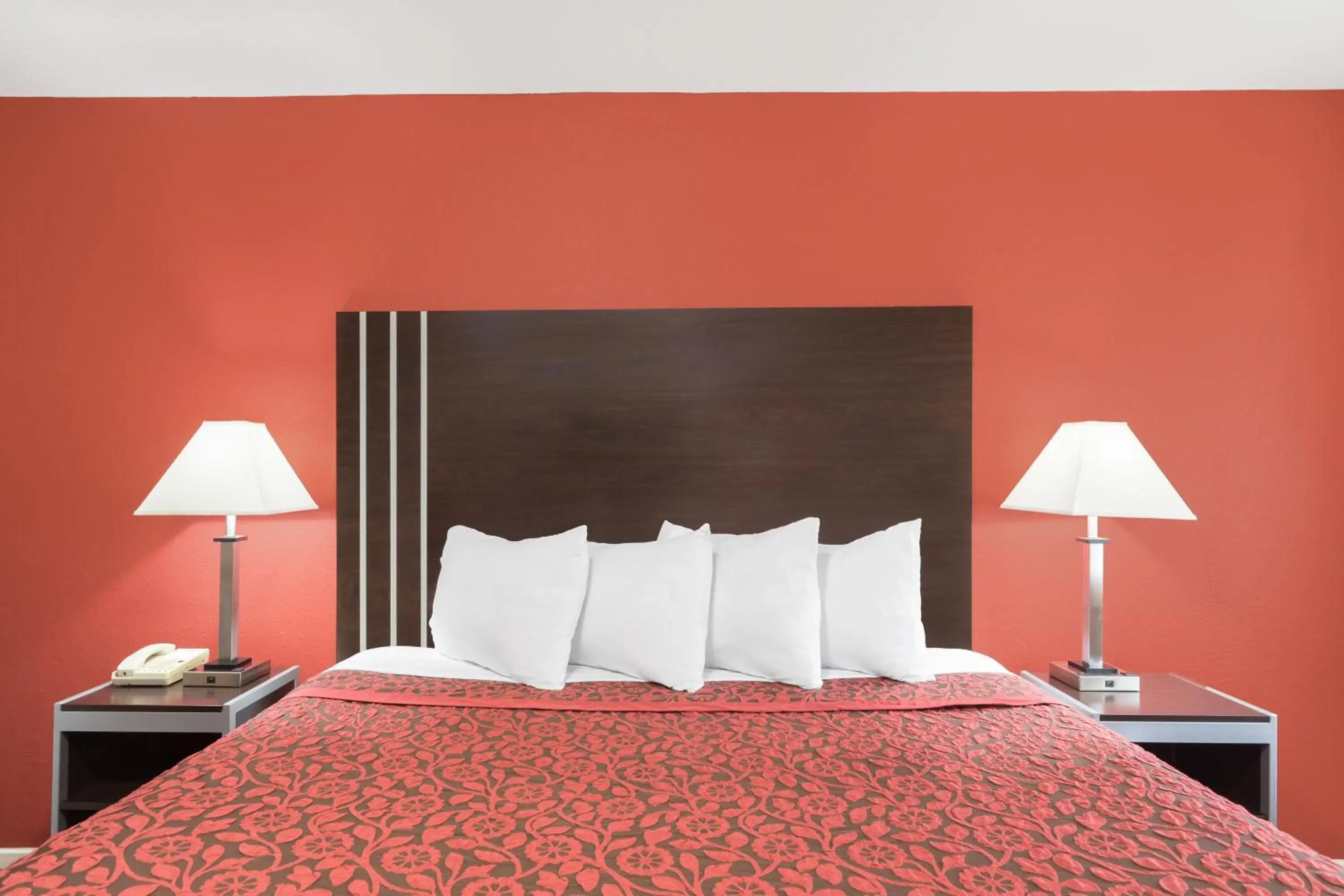 Bed in Days Inn by Wyndham College Station University Drive Bed in Days Inn by Wyndham College Station University Drive