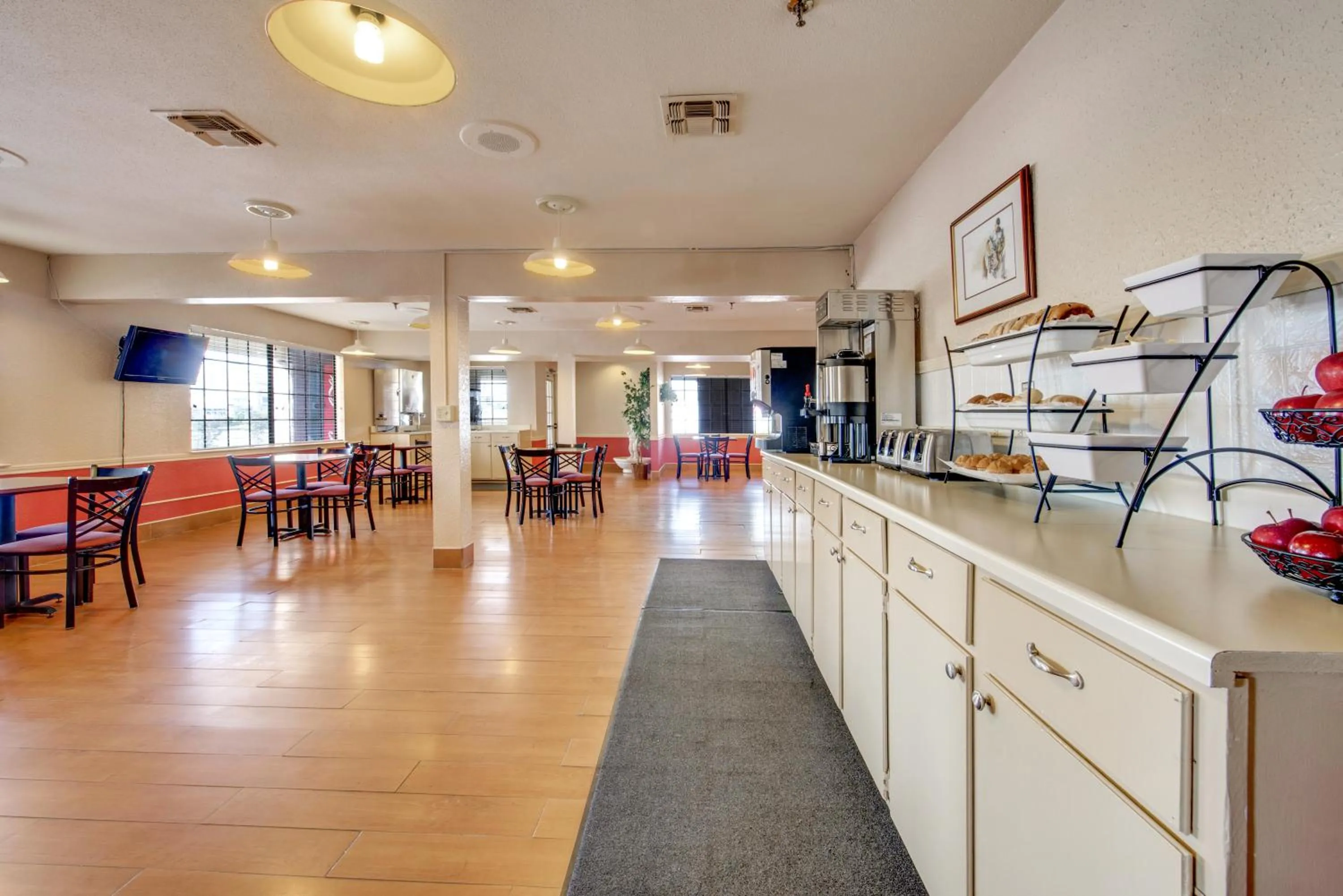 Coffee/tea facilities in Days Inn by Wyndham College Station University Drive