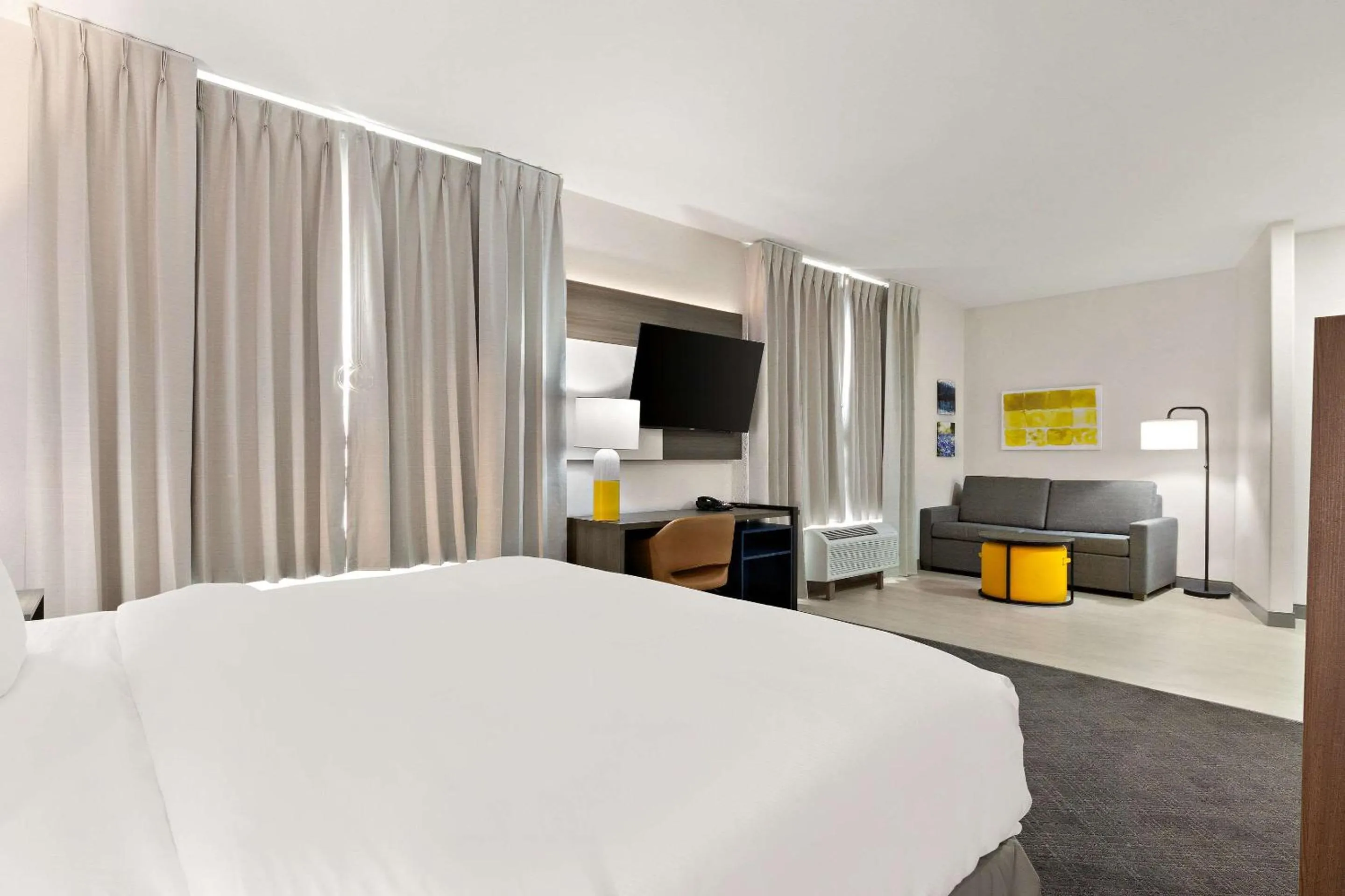 Bedroom, Bed in Comfort Suites Bastrop