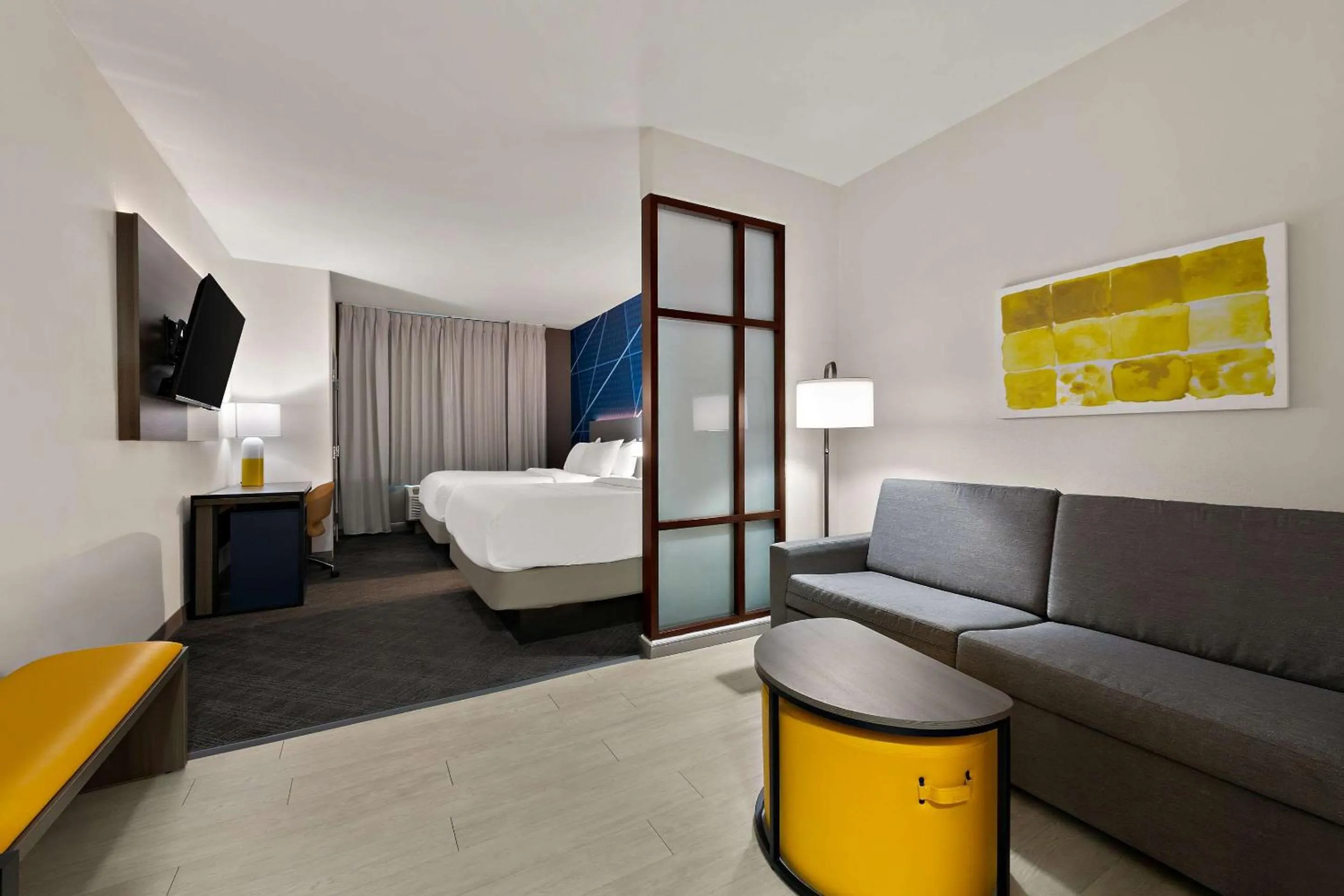 Bedroom, Bed in Comfort Suites Bastrop