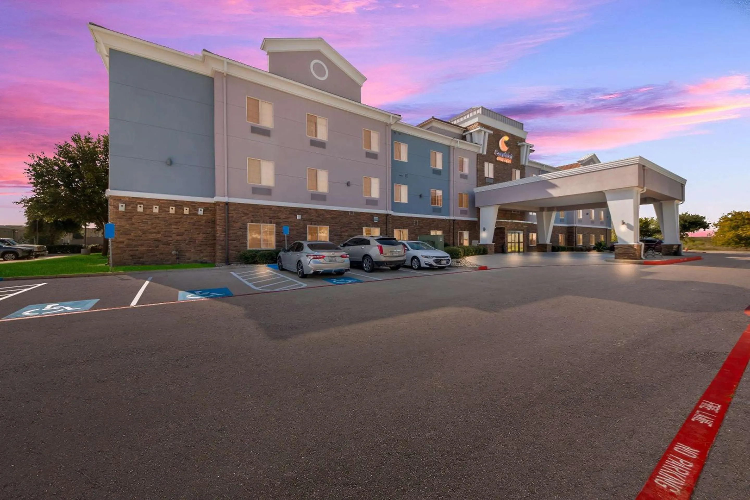 Property building in Comfort Suites Bastrop