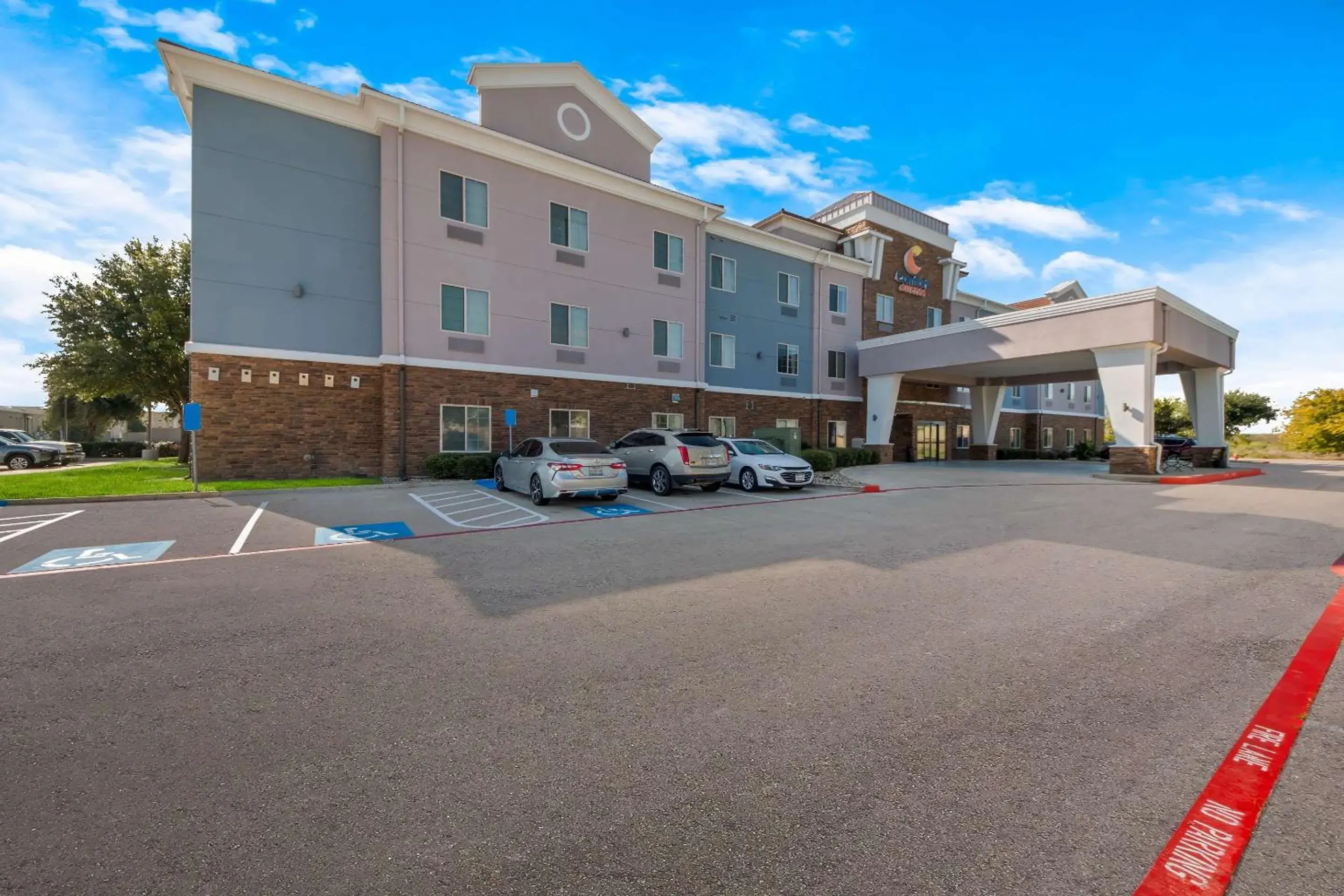 Property building in Comfort Suites Bastrop Property building in Comfort Suites Bastrop