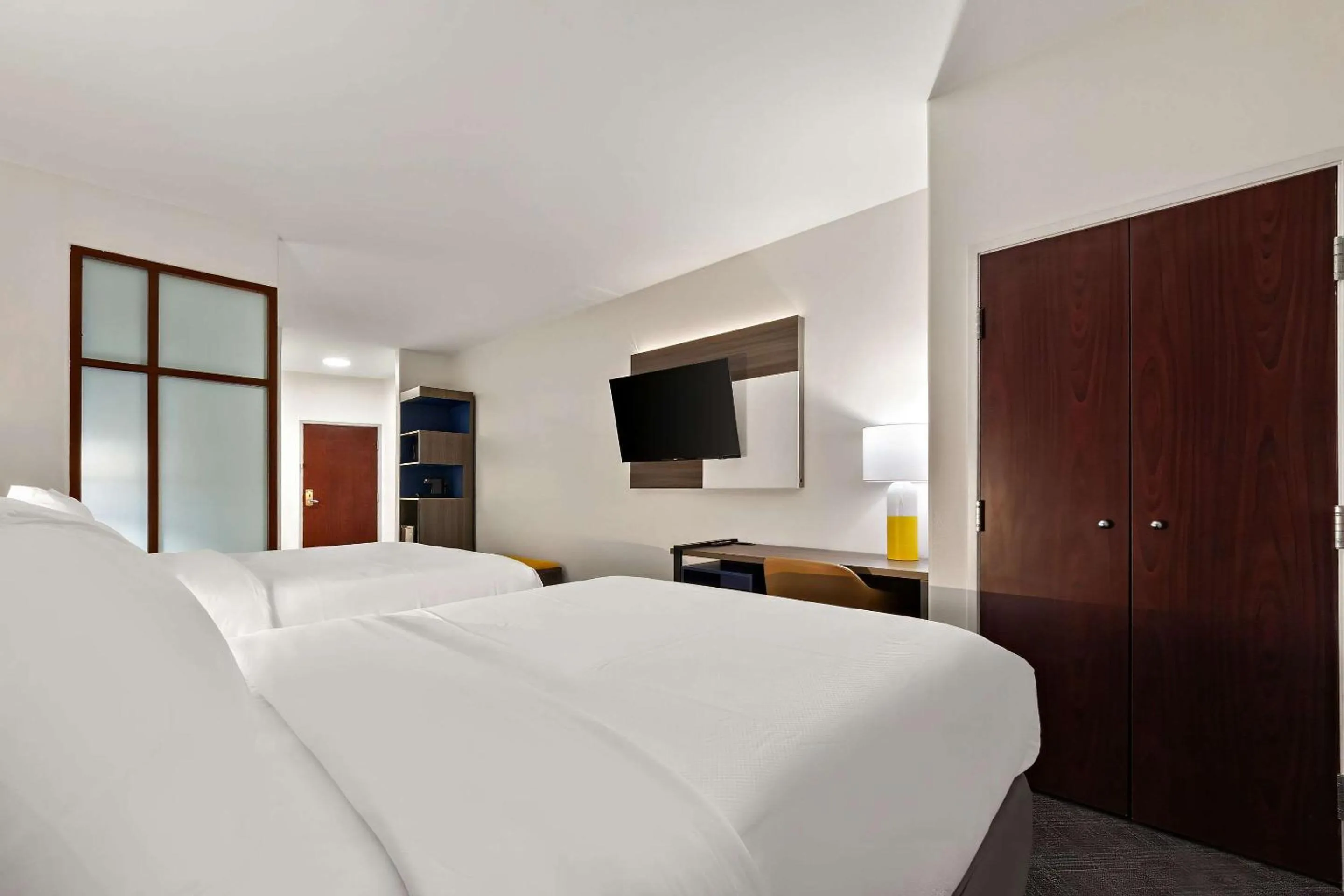 Bedroom, Bed in Comfort Suites Bastrop