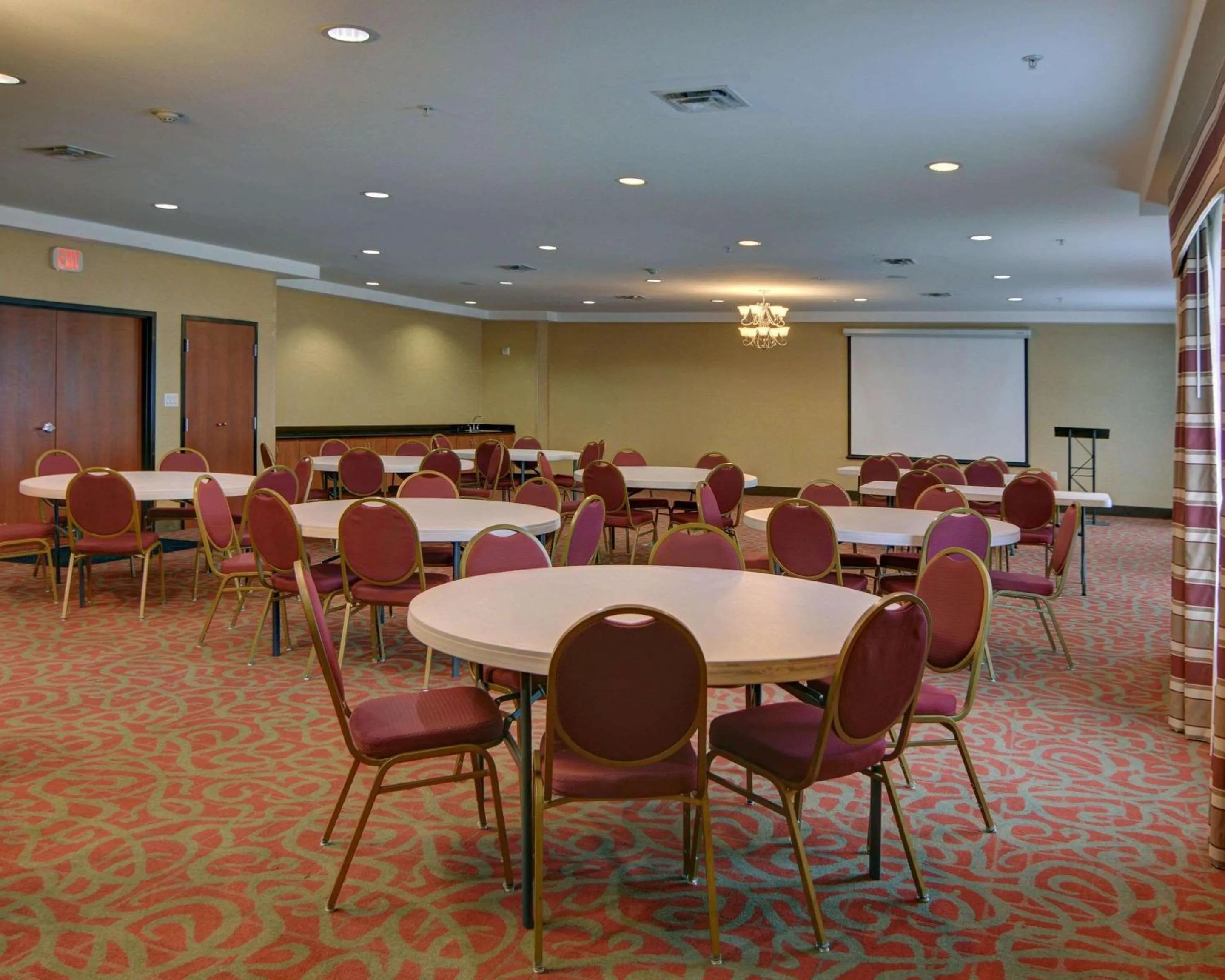 On site in Quality Suites Near Cedar Creek Lake