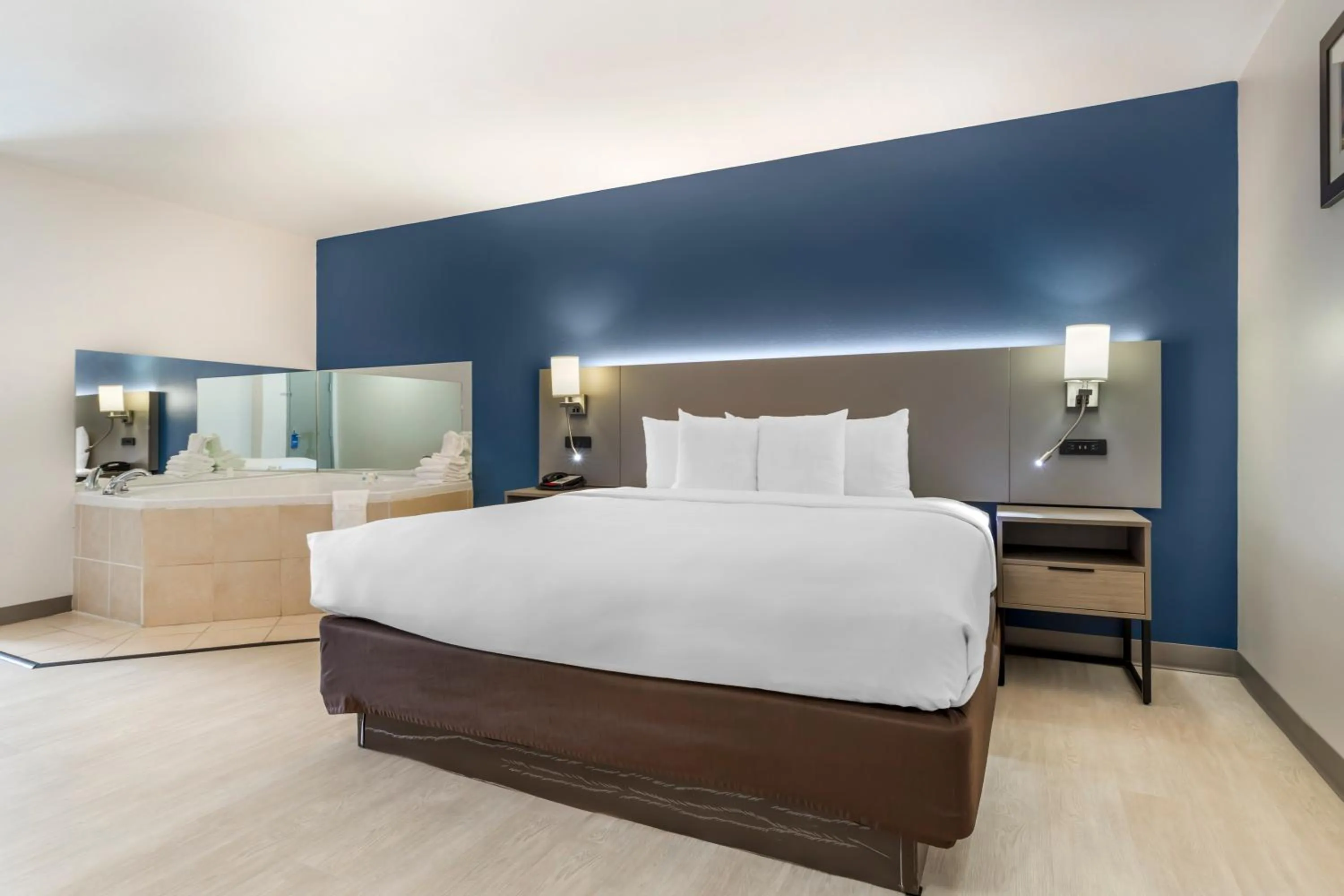 Bed in Comfort Inn & Suites Houston FM1960 - Champions