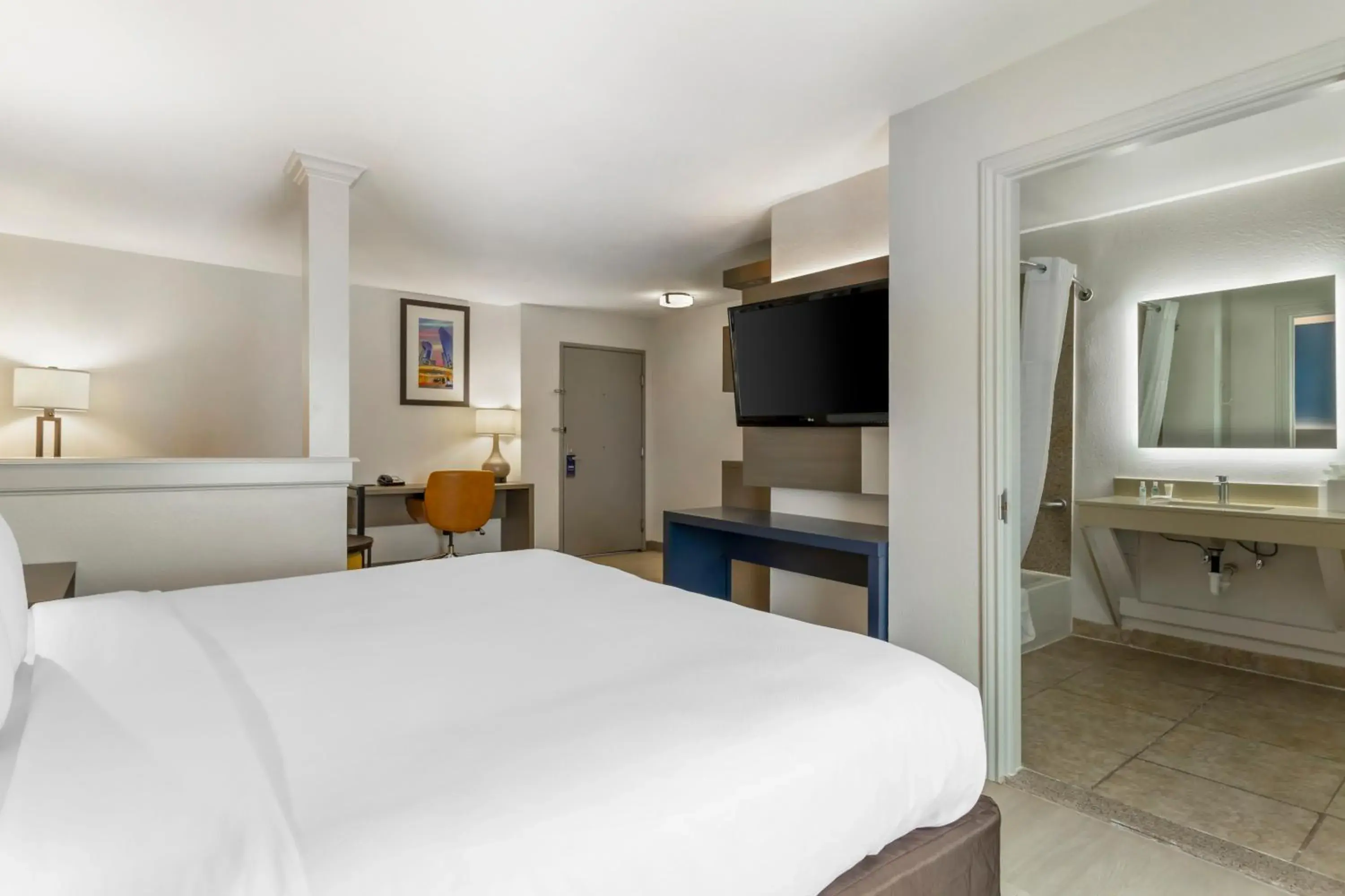 King Suite - Accessible/Non-Smoking in Comfort Inn & Suites Houston FM1960 - Champions King Suite - Accessible/Non-Smoking in Comfort Inn & Suites Houston FM1960 - Champions