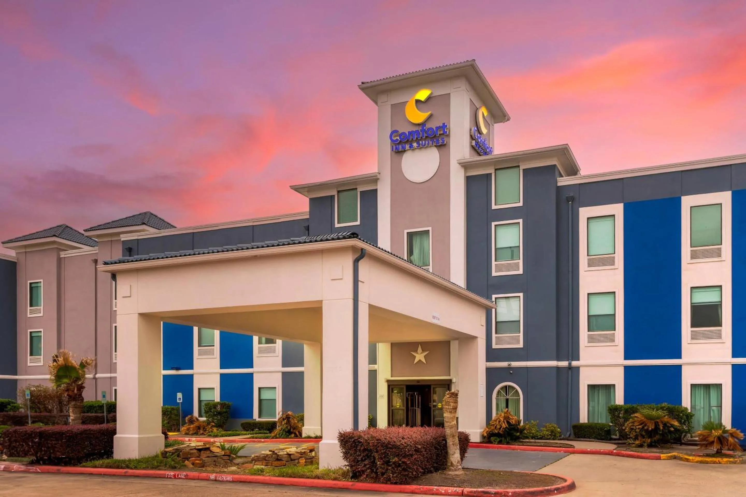 Property building in Comfort Inn & Suites Houston FM1960 - Champions