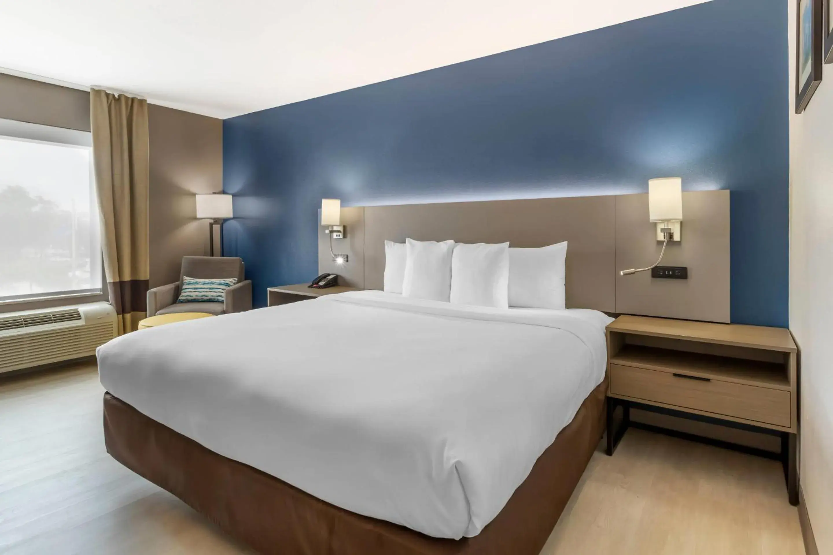 Bedroom, Bed in Comfort Inn & Suites Houston FM1960 - Champions Bedroom, Bed in Comfort Inn & Suites Houston FM1960 - Champions