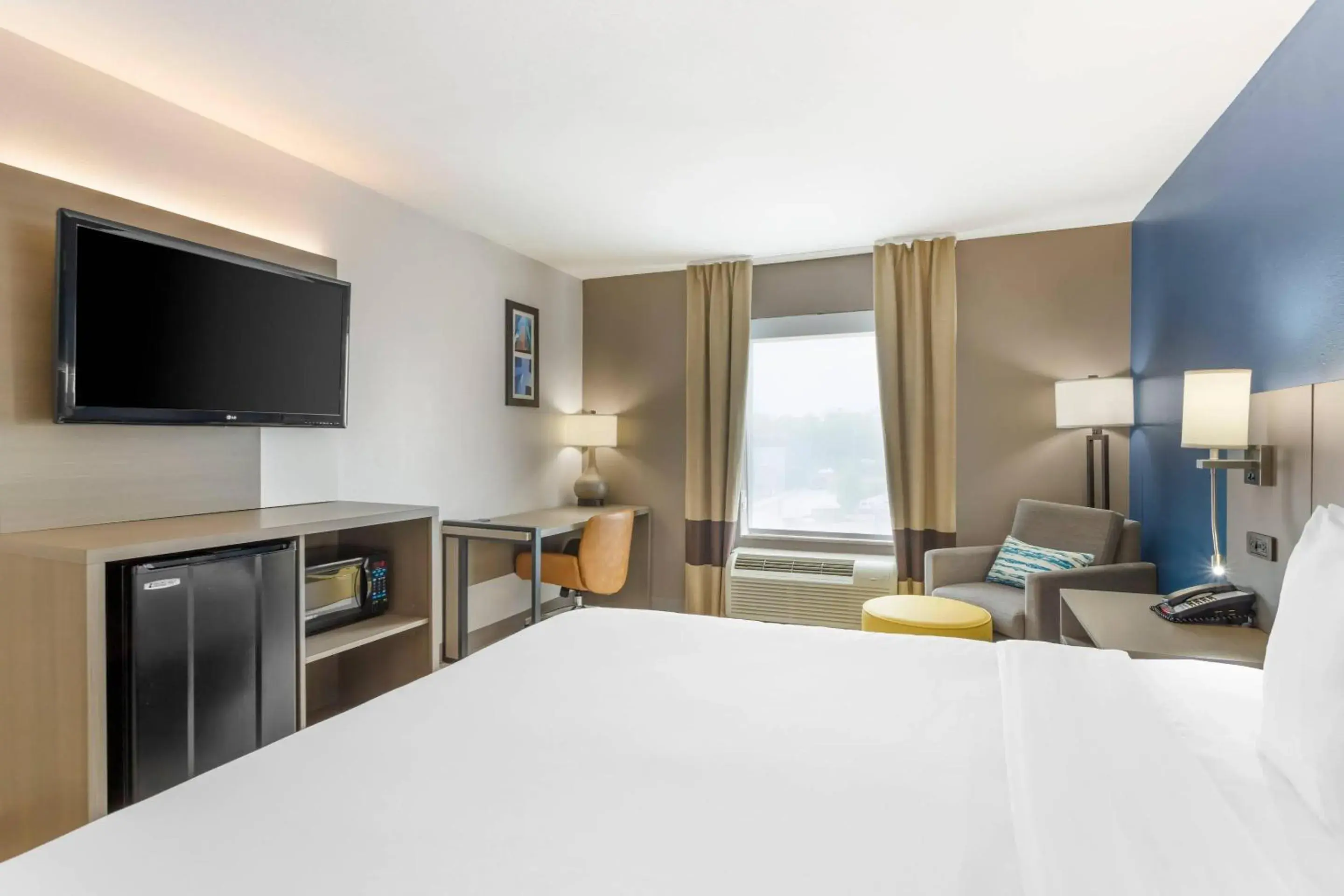 Bedroom, Bed in Comfort Inn & Suites Houston FM1960 - Champions Bedroom, Bed in Comfort Inn & Suites Houston FM1960 - Champions