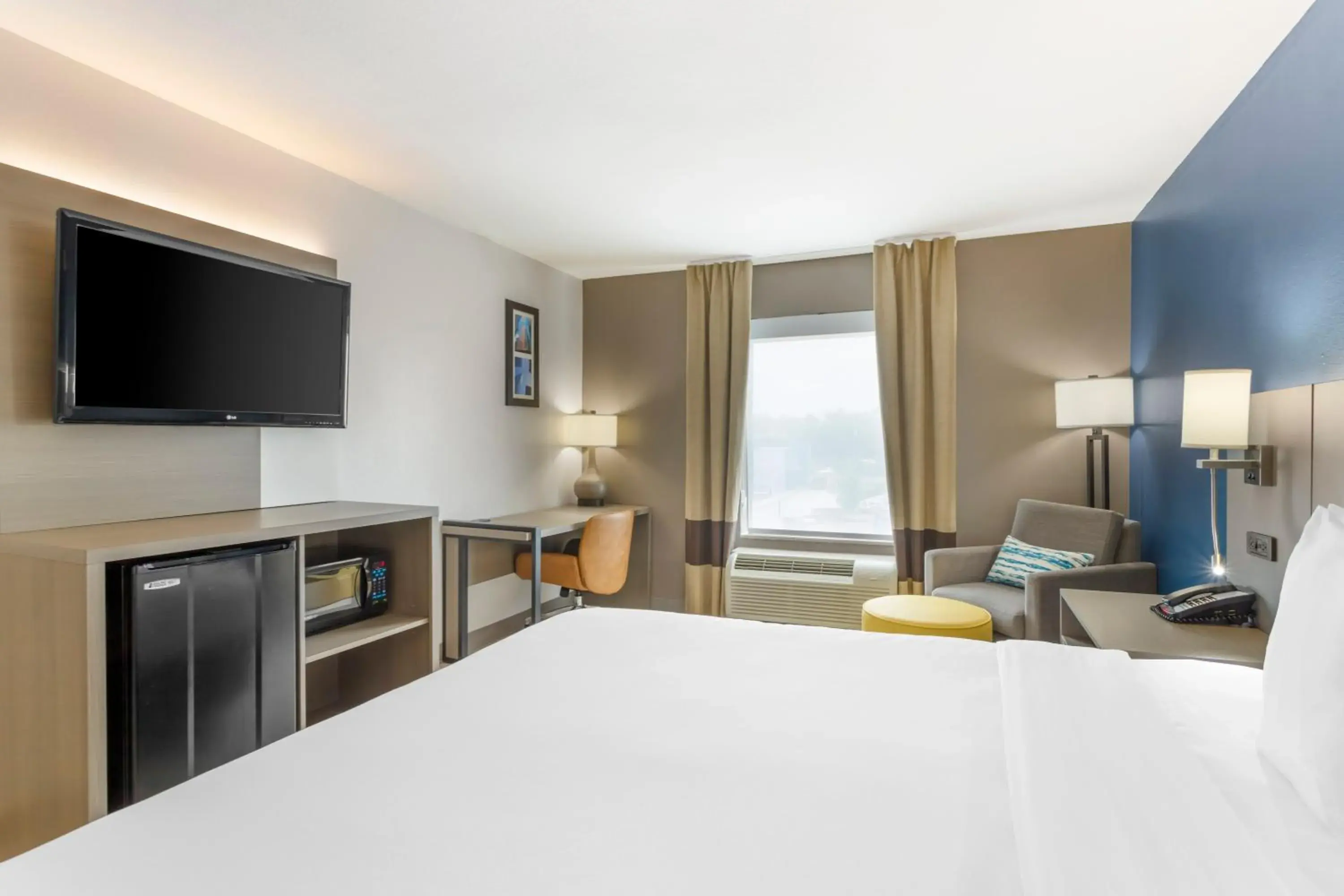 King Room - Accessible/Non-Smoking in Comfort Inn & Suites Houston FM1960 - Champions King Room - Accessible/Non-Smoking in Comfort Inn & Suites Houston FM1960 - Champions