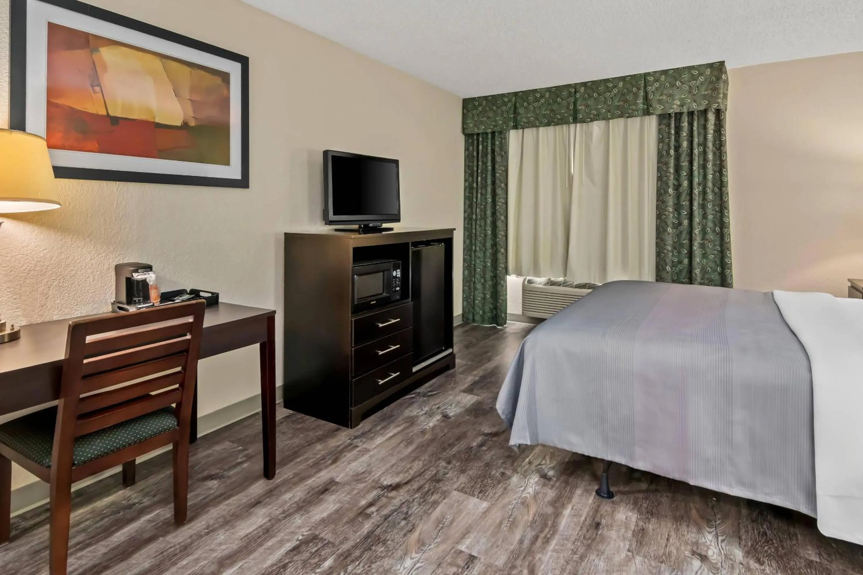 Bedroom, Bed in Quality Inn & Suites - Granbury