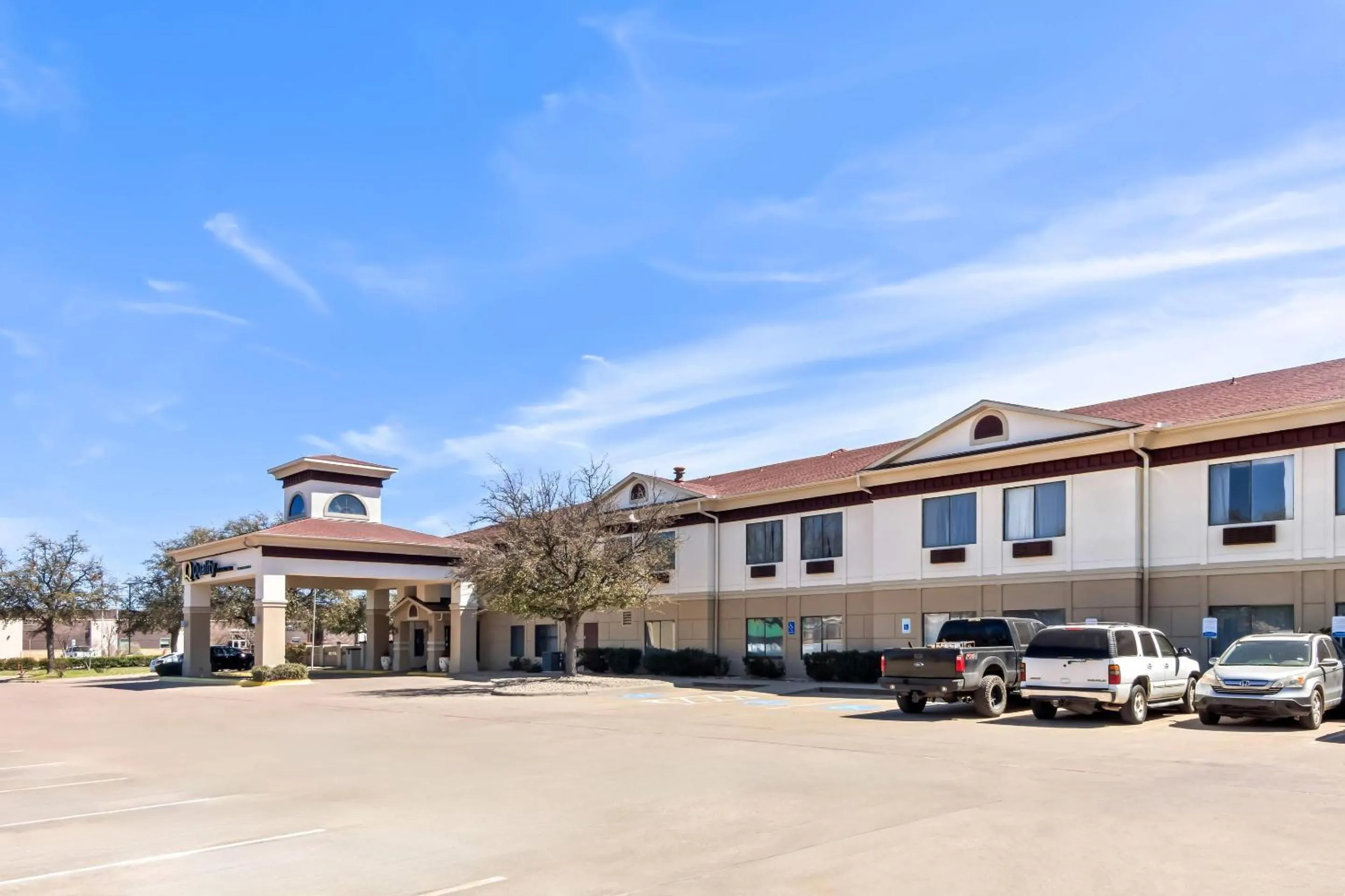 Property building in Quality Inn & Suites - Granbury