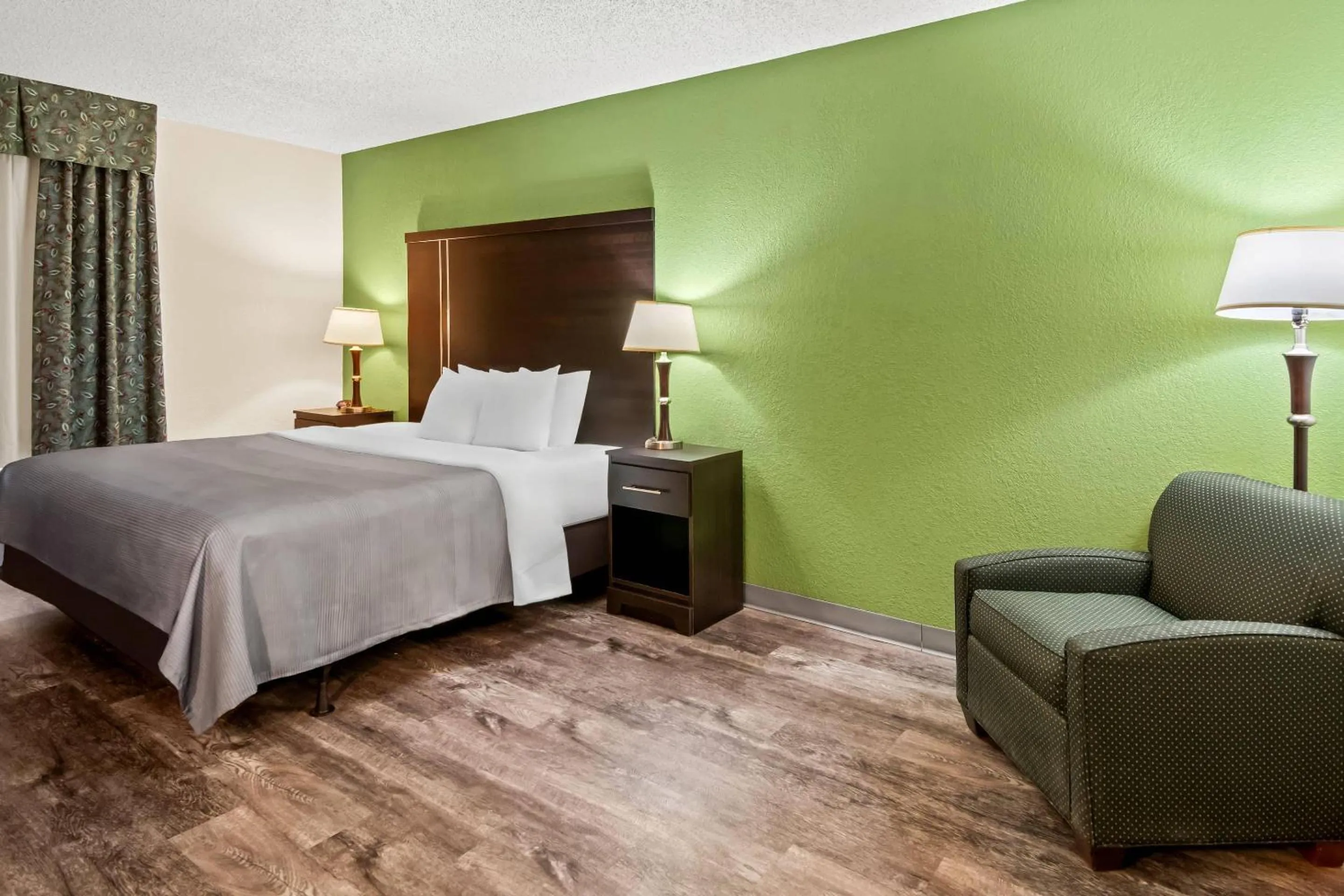Bedroom, Bed in Quality Inn & Suites - Granbury