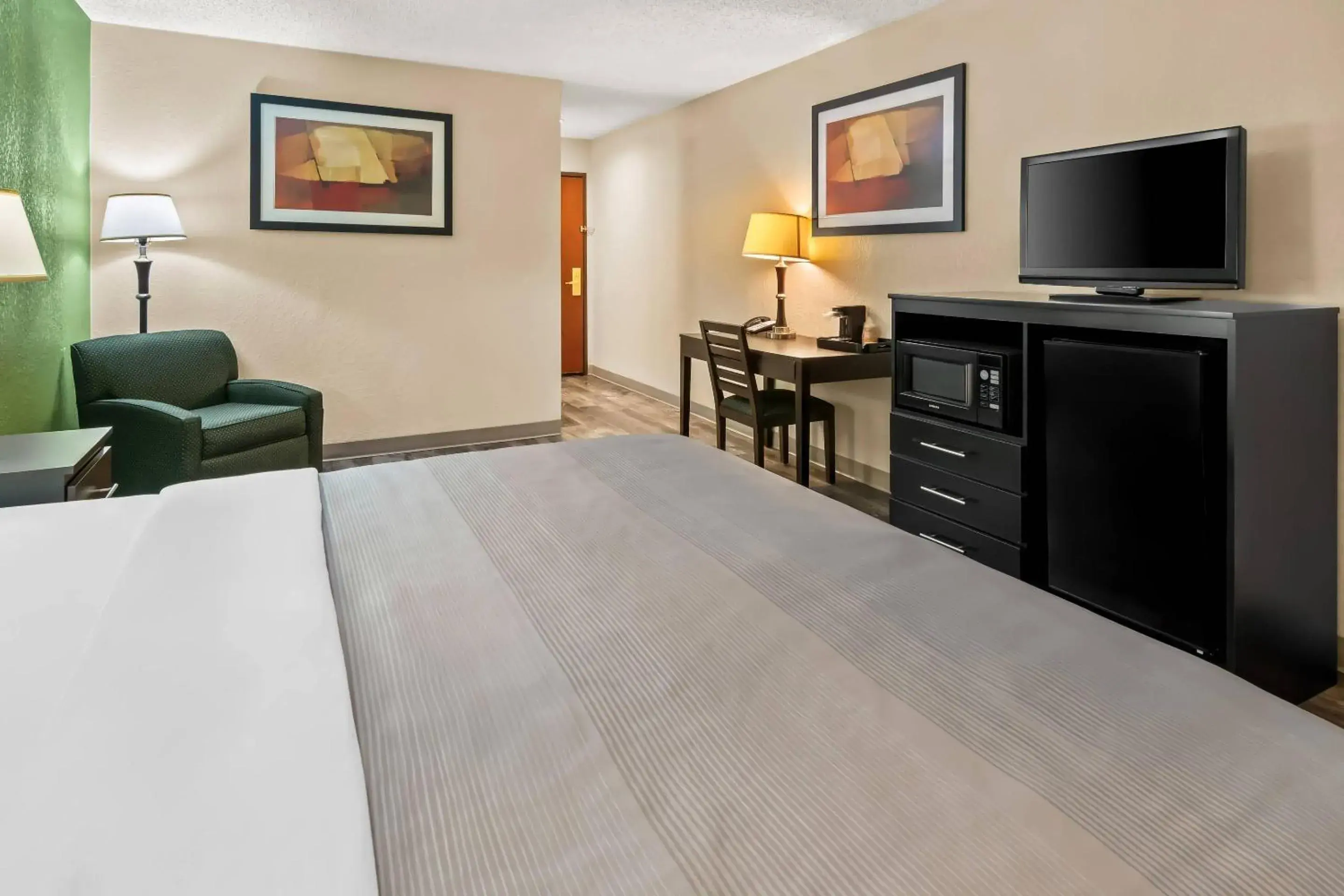 Bedroom, Bed in Quality Inn & Suites - Granbury Bedroom, Bed in Quality Inn & Suites - Granbury