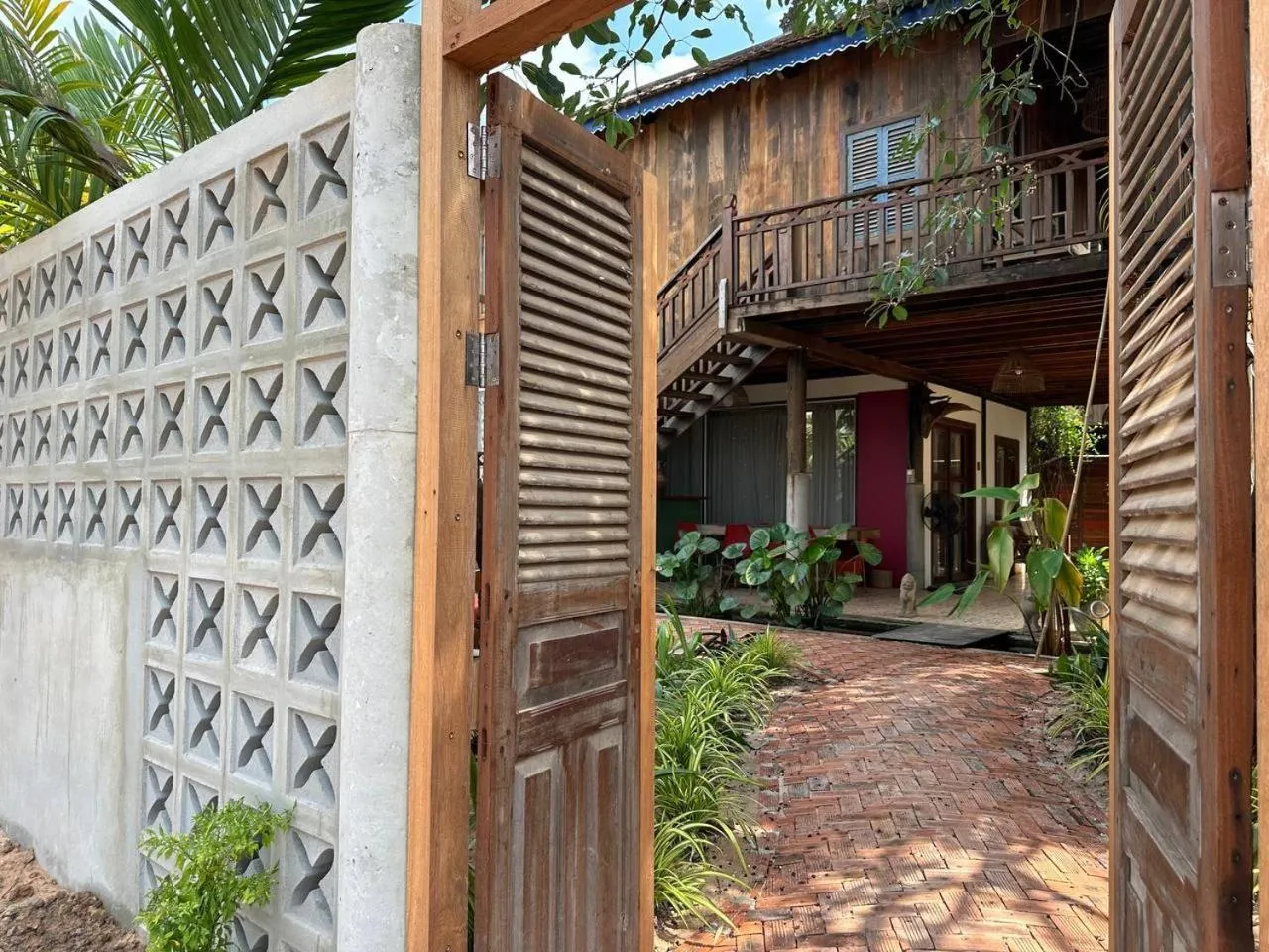 Garden view in Dontrei Villa Angkor