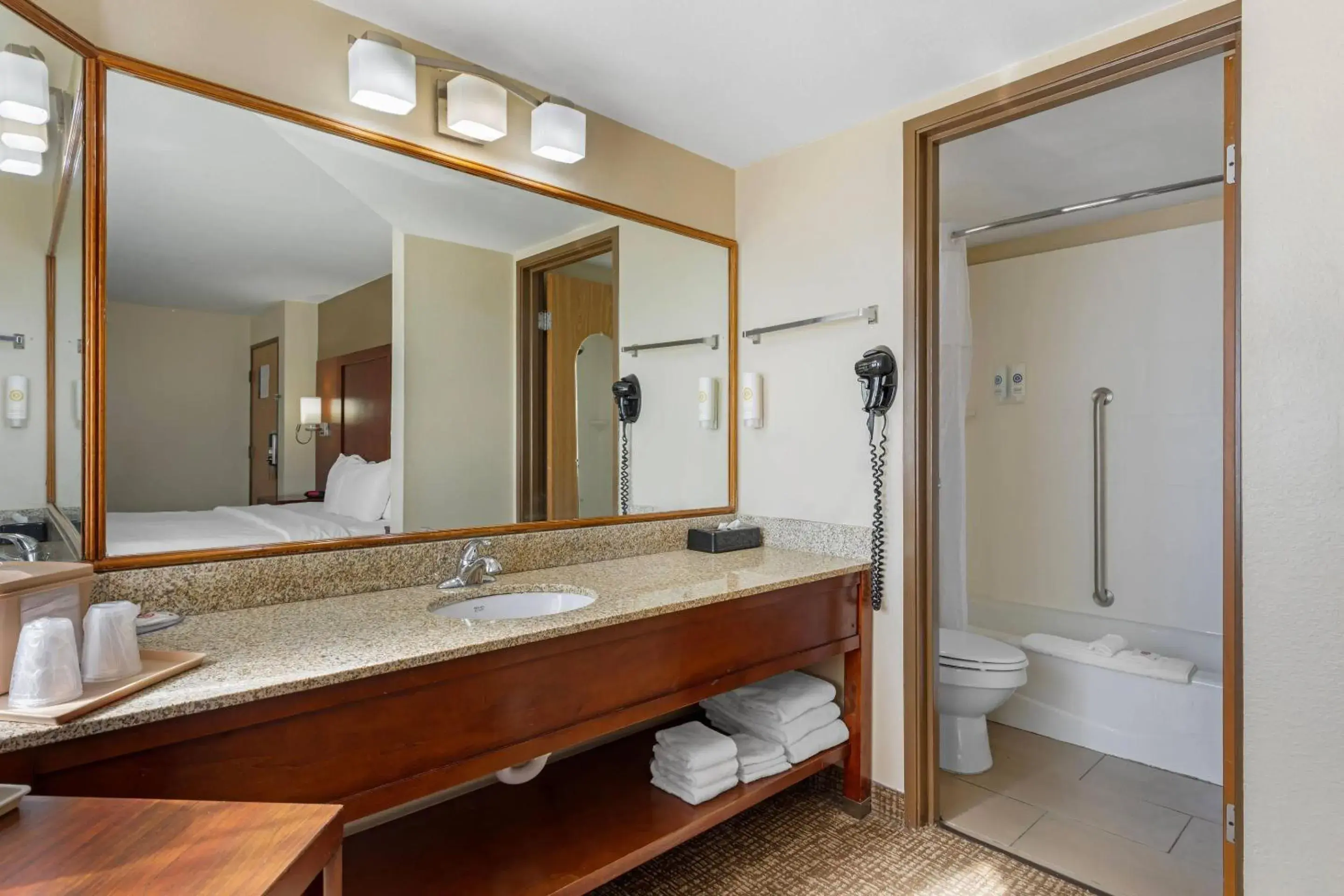 Bedroom in Comfort Inn Wichita Falls North Bedroom in Comfort Inn Wichita Falls North