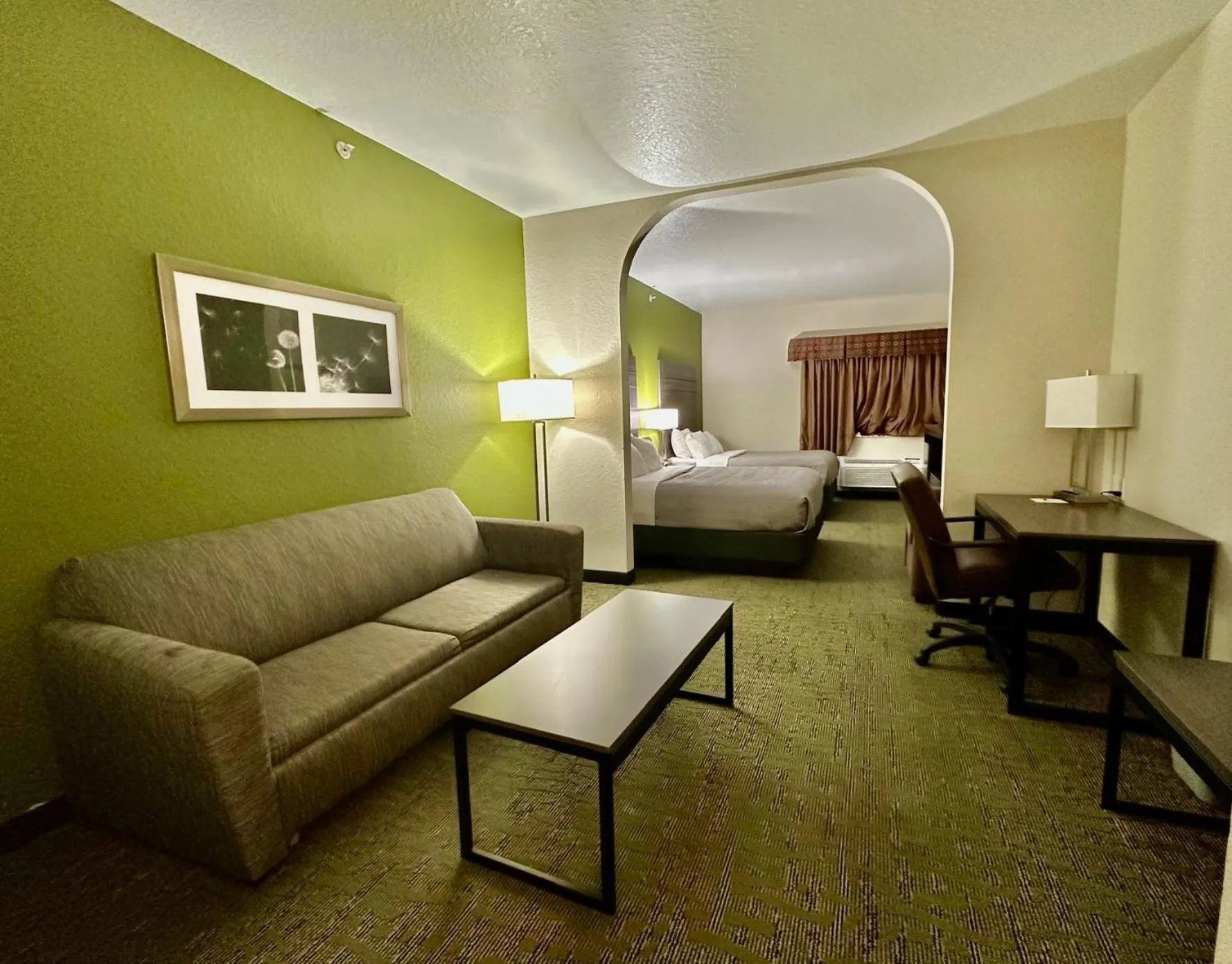 Bed in Quality Suites San Antonio Brooks City Base