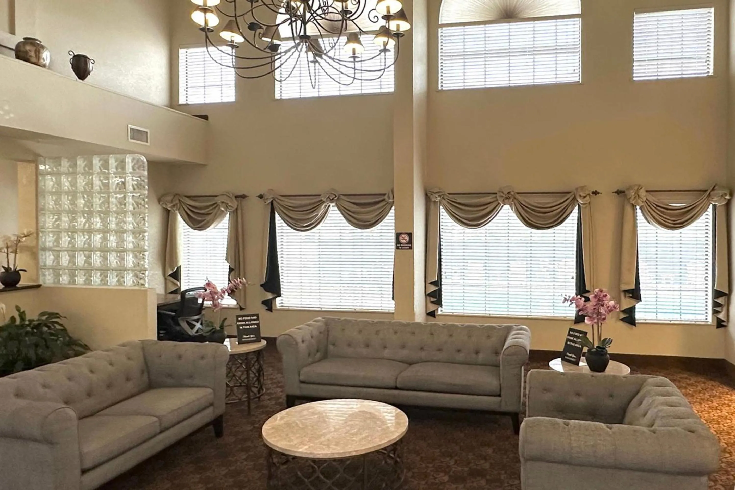 Lobby or reception in Quality Suites San Antonio Brooks City Base