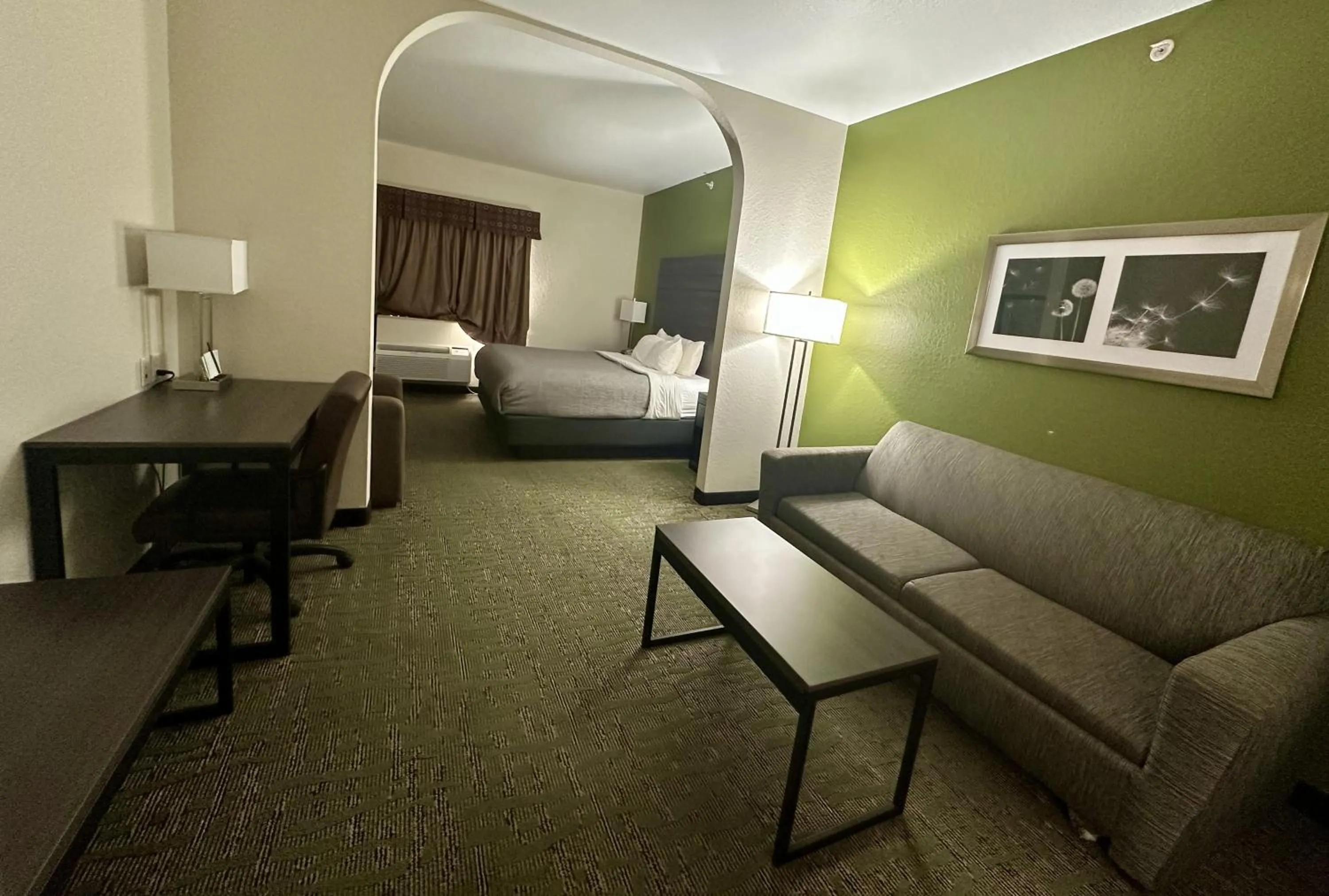 Bed in Quality Suites San Antonio Brooks City Base