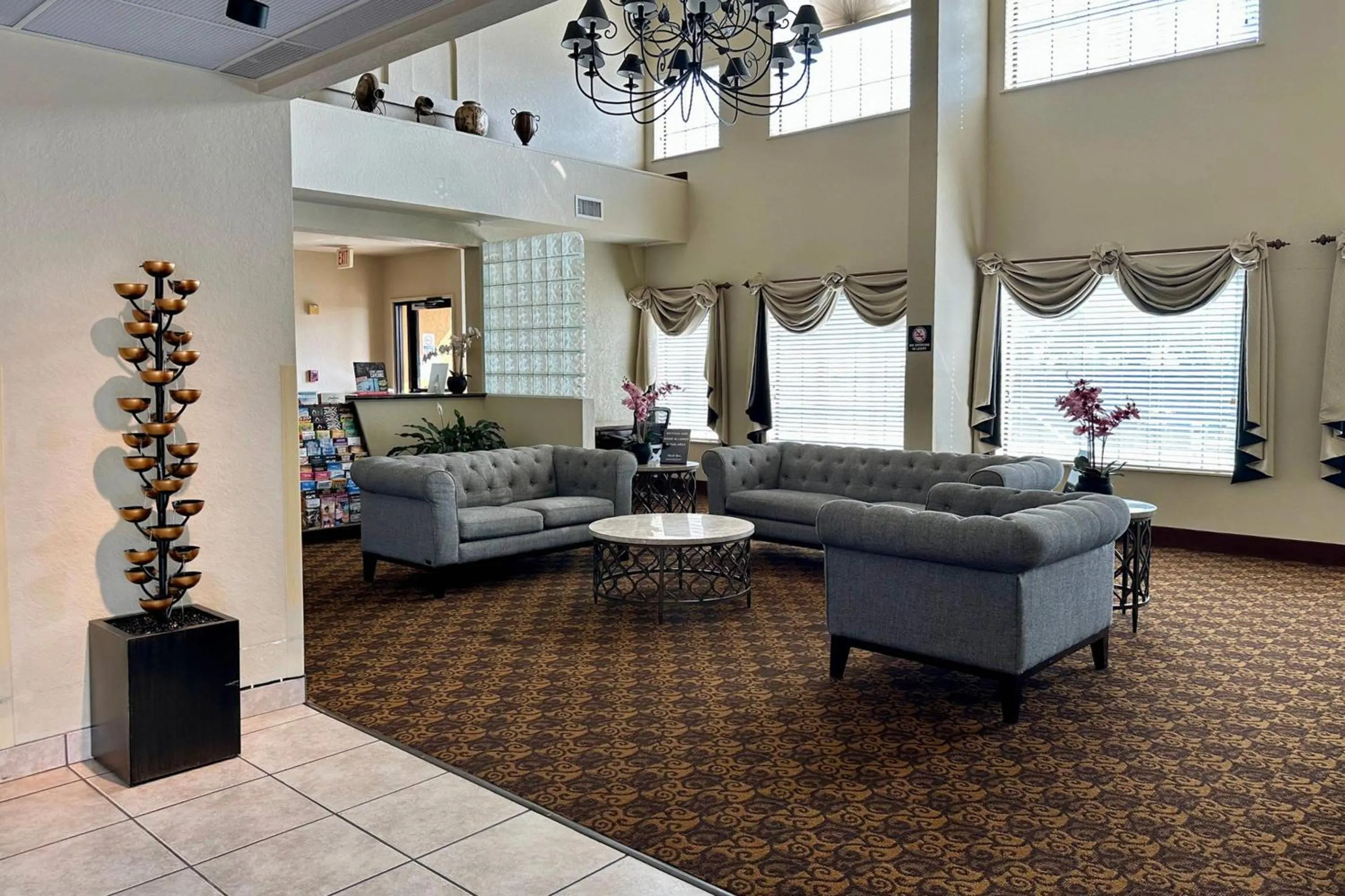 Lobby or reception in Quality Suites San Antonio Brooks City Base