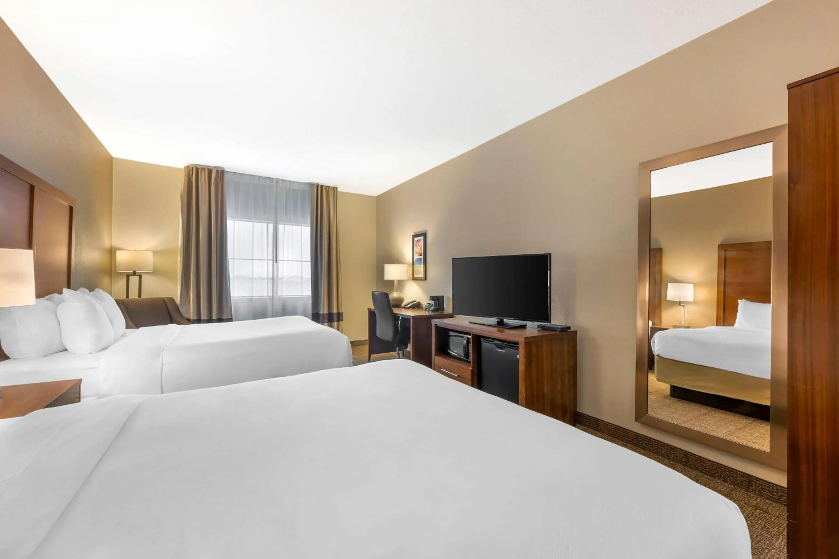 Bedroom, Bed in Comfort Inn I-20 Midland Stanton