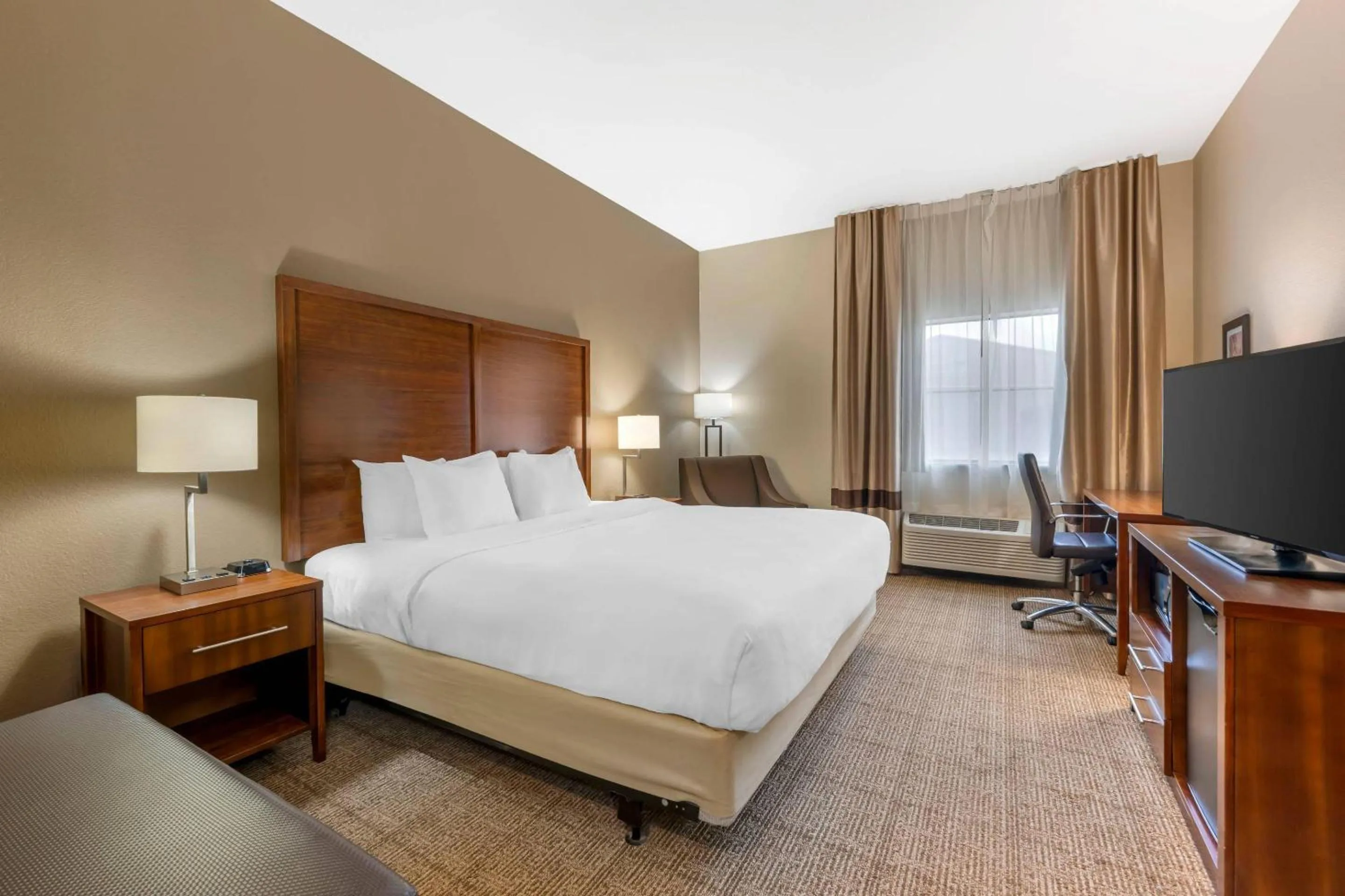 Bedroom, Bed in Comfort Inn I-20 Midland Stanton